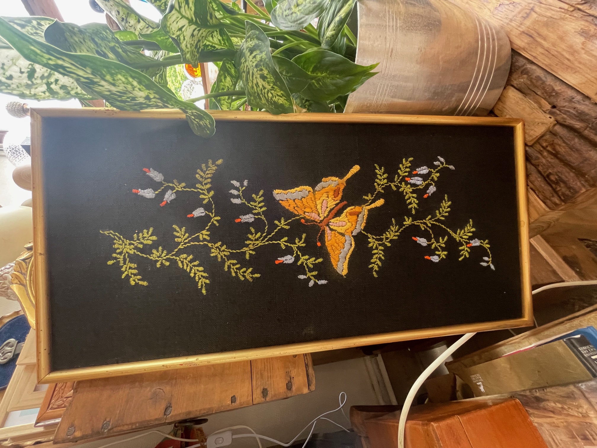 Broderie sur coton encadrée 