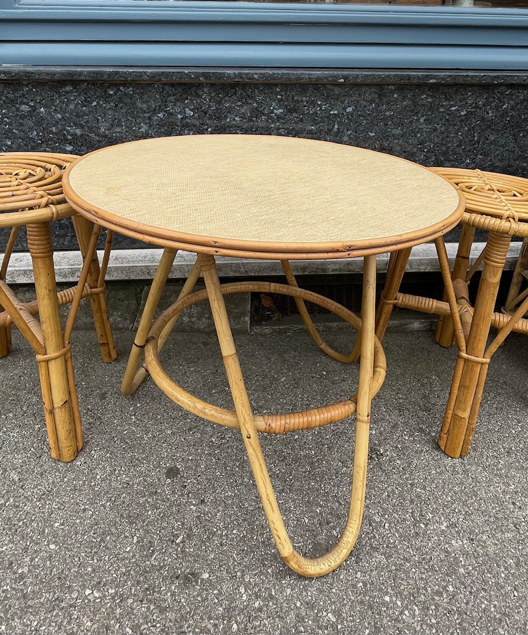 Petite table ronde rotin