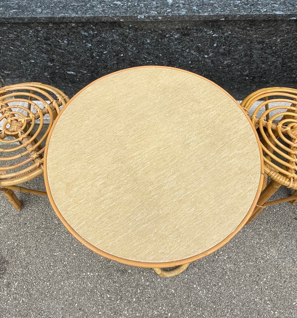 Petite table ronde rotin