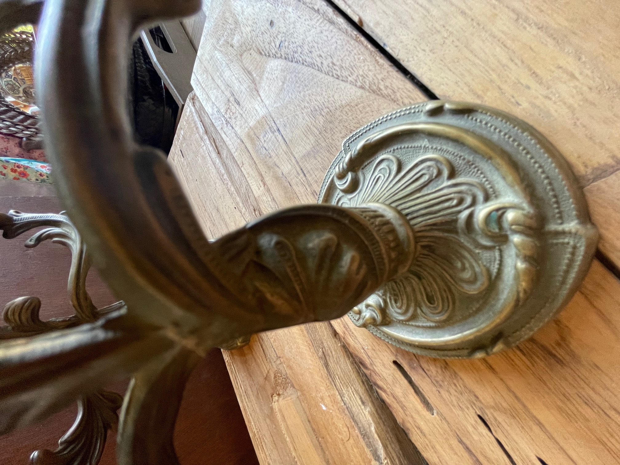 Paire de bougeoirs en bronze