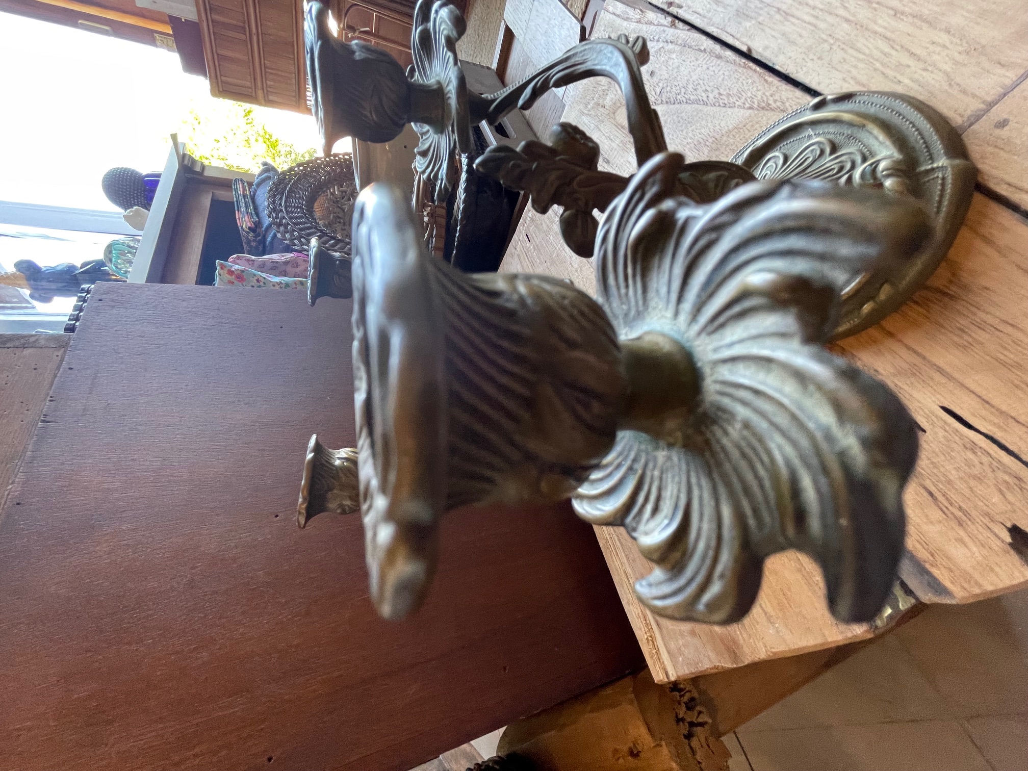 Paire de bougeoirs en bronze