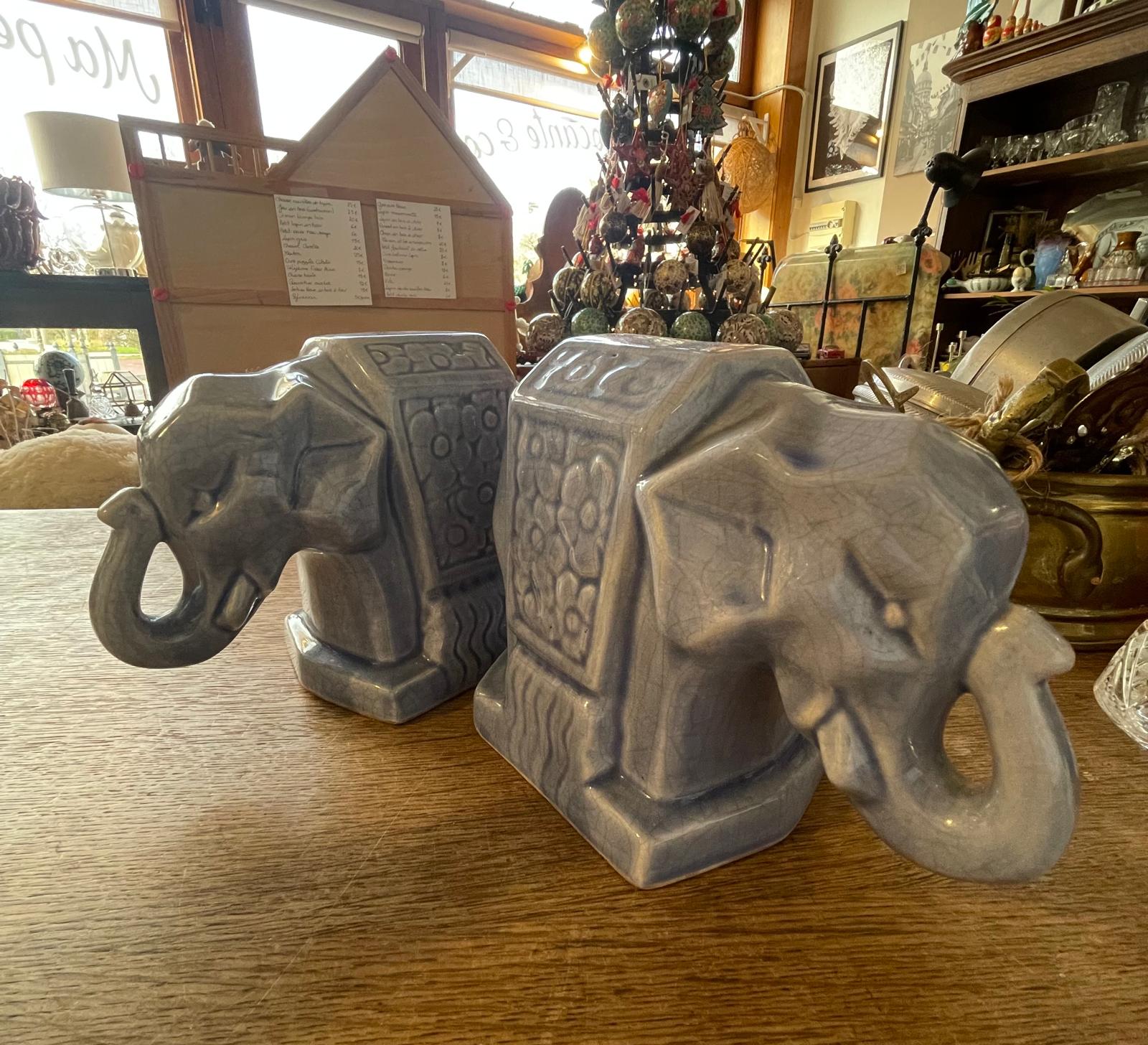 Paire d'éléphants en céramique