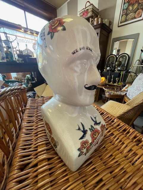 Tête de phrénologie céramique décor tatouages