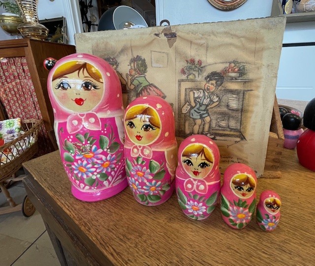 Poupées russes roses