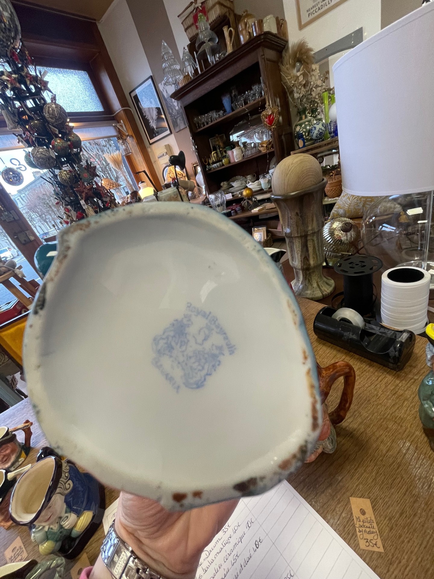 Pichet personnage veste verte