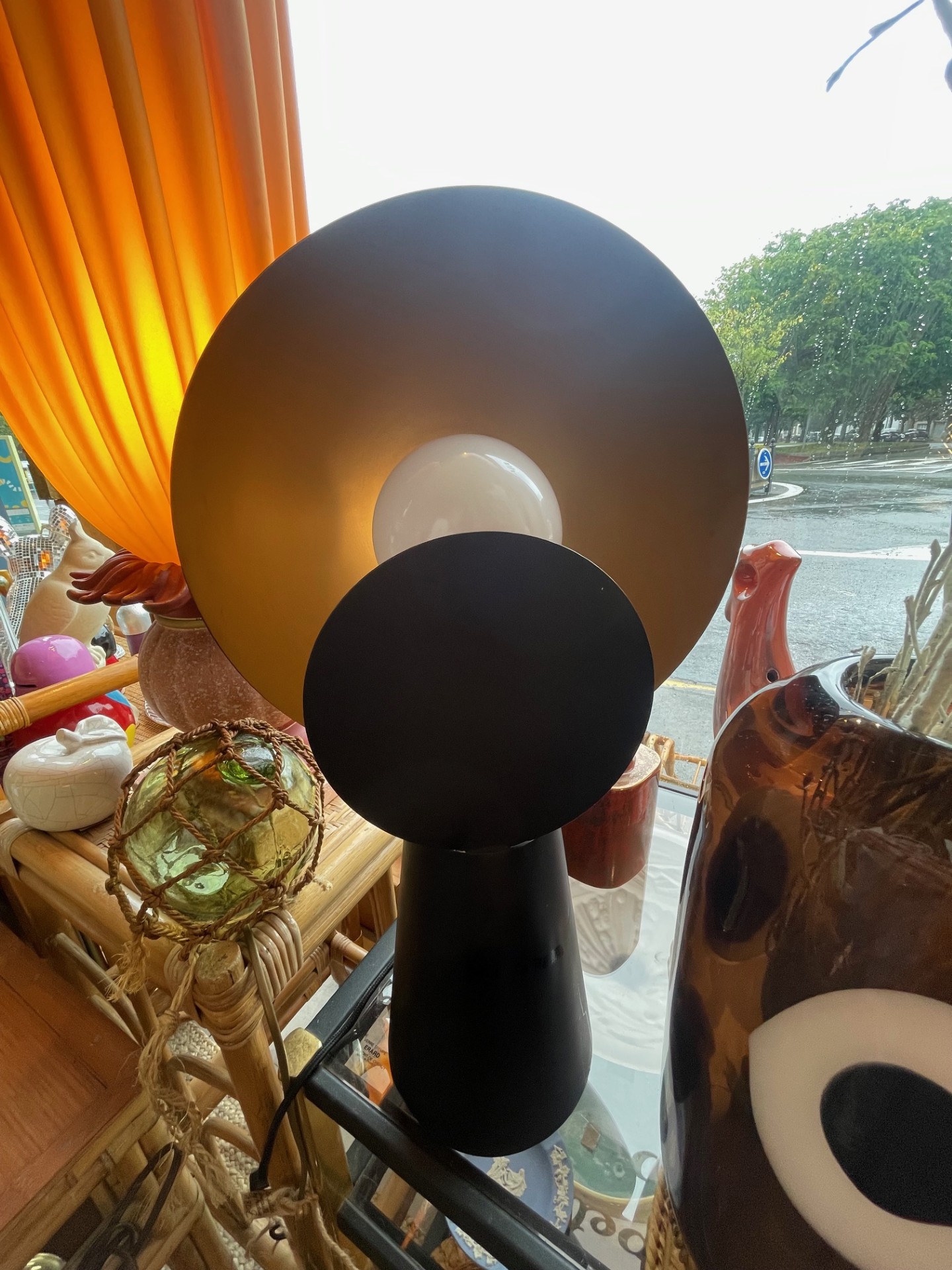 Lampe à poser noire mate et dorée
