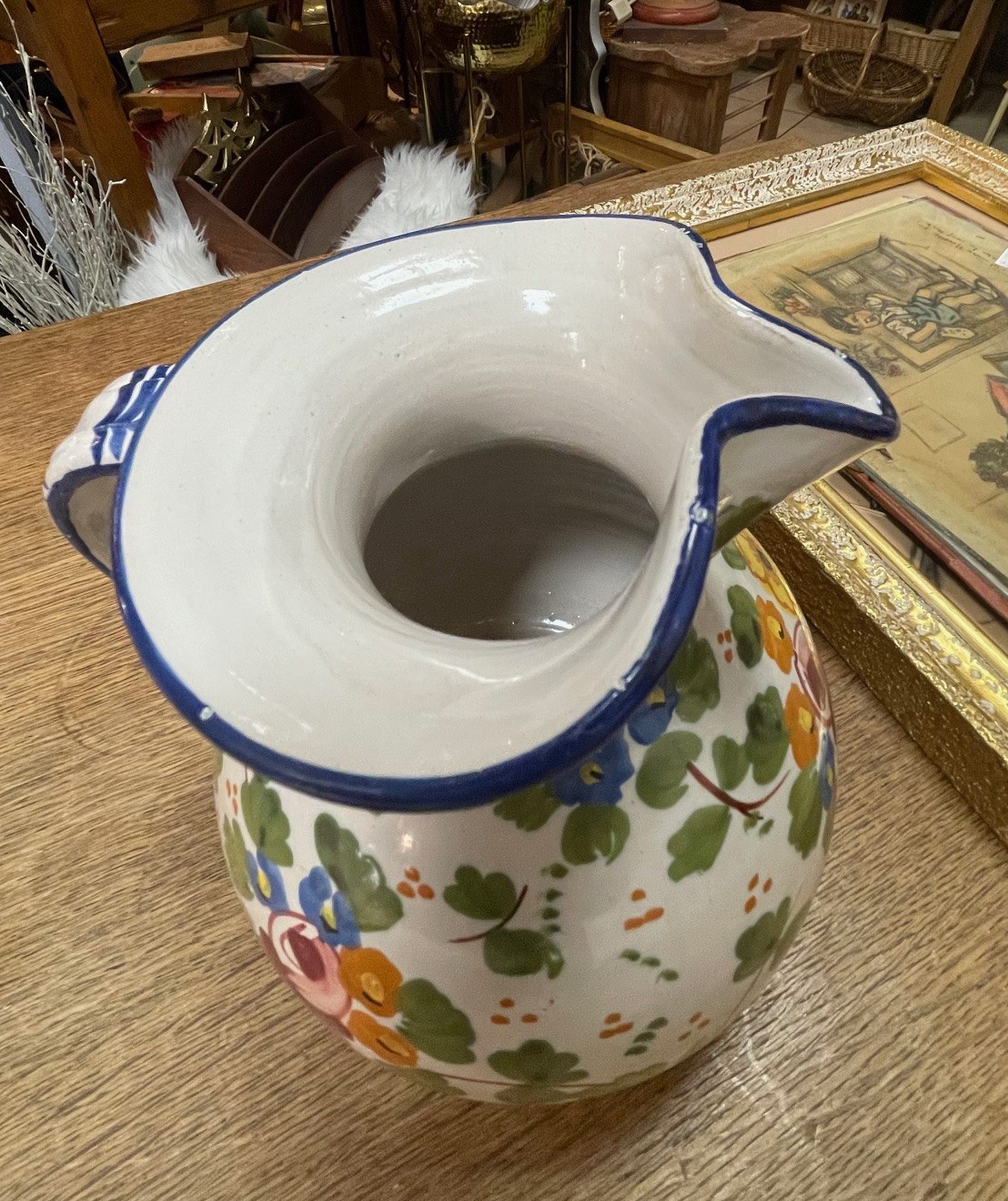 Pichet à décor de fleurs