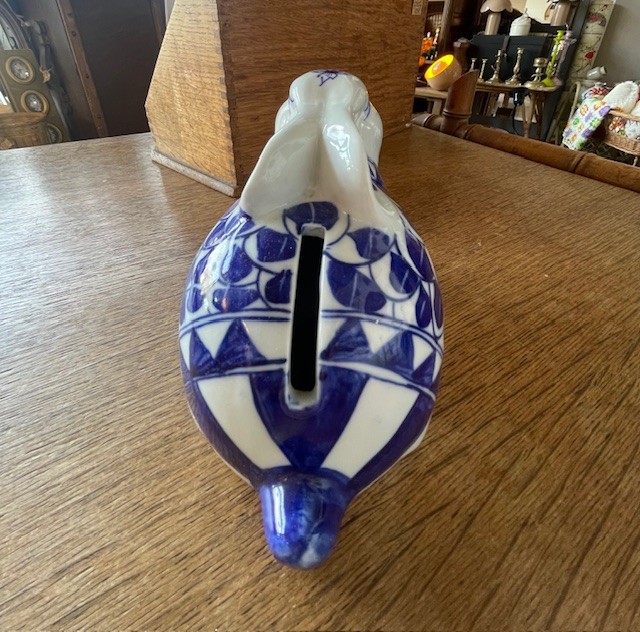 Lapin tirelire blanc et bleu