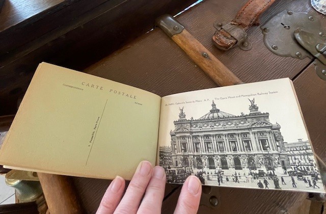 Album de cartes postales de Paris