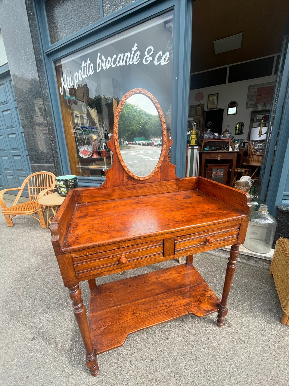 Coiffeuse avec miroir pivotant