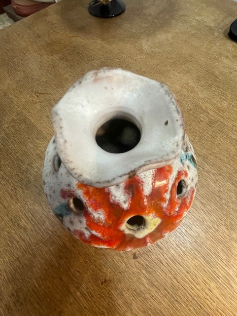 Pique fleurs céramique fleurs rouges