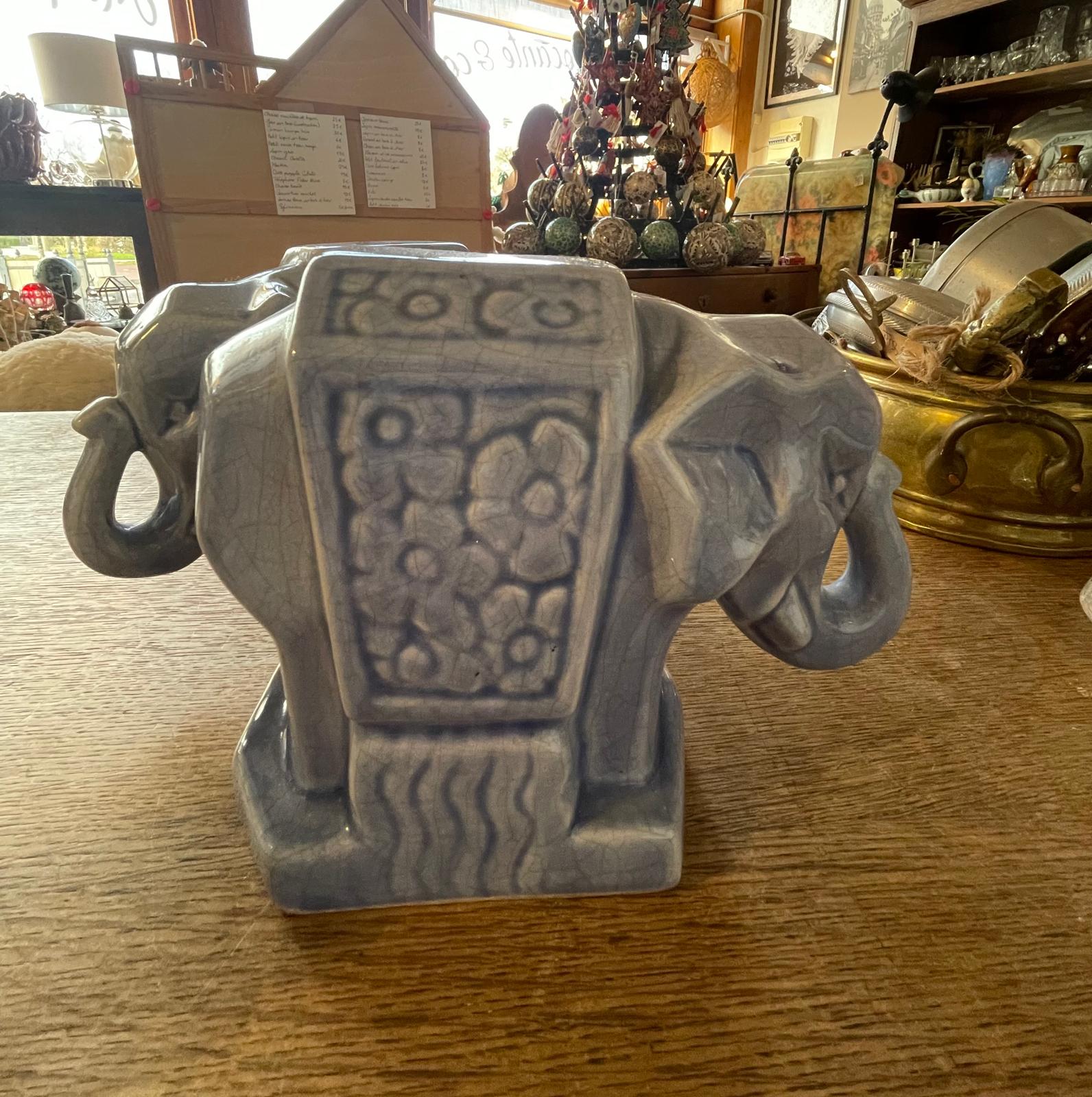 Paire d'éléphants en céramique