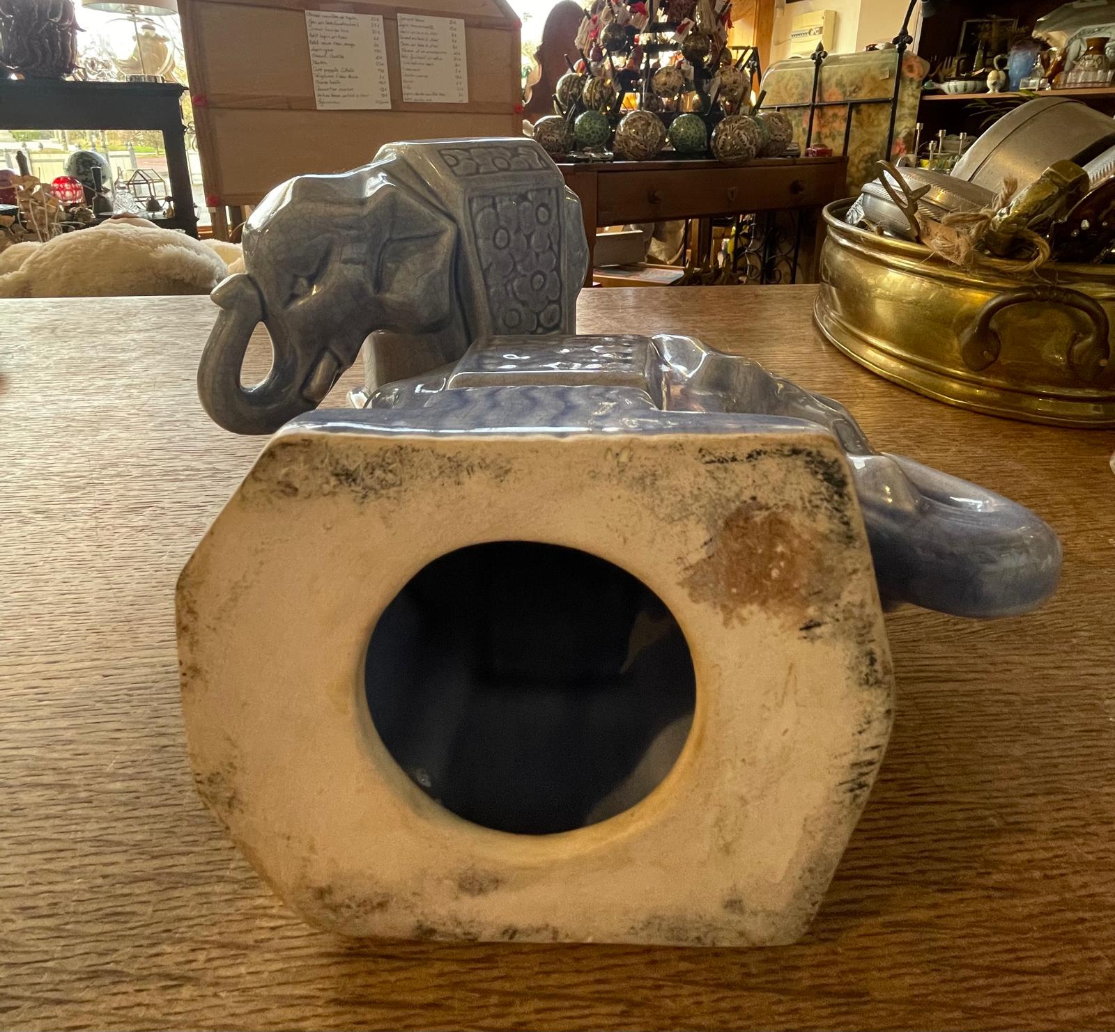 Paire d'éléphants en céramique