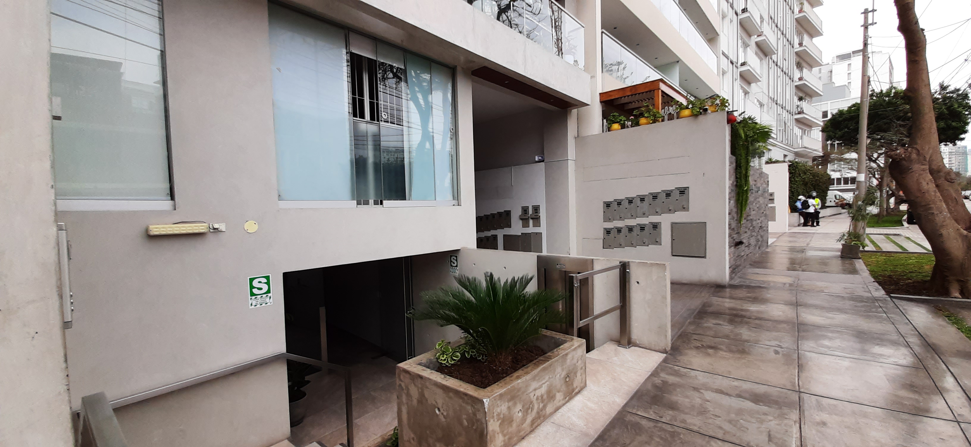Se Vende Departamento de lujo Espaldas Malecón Paul Harris Barranco Acabados de primera