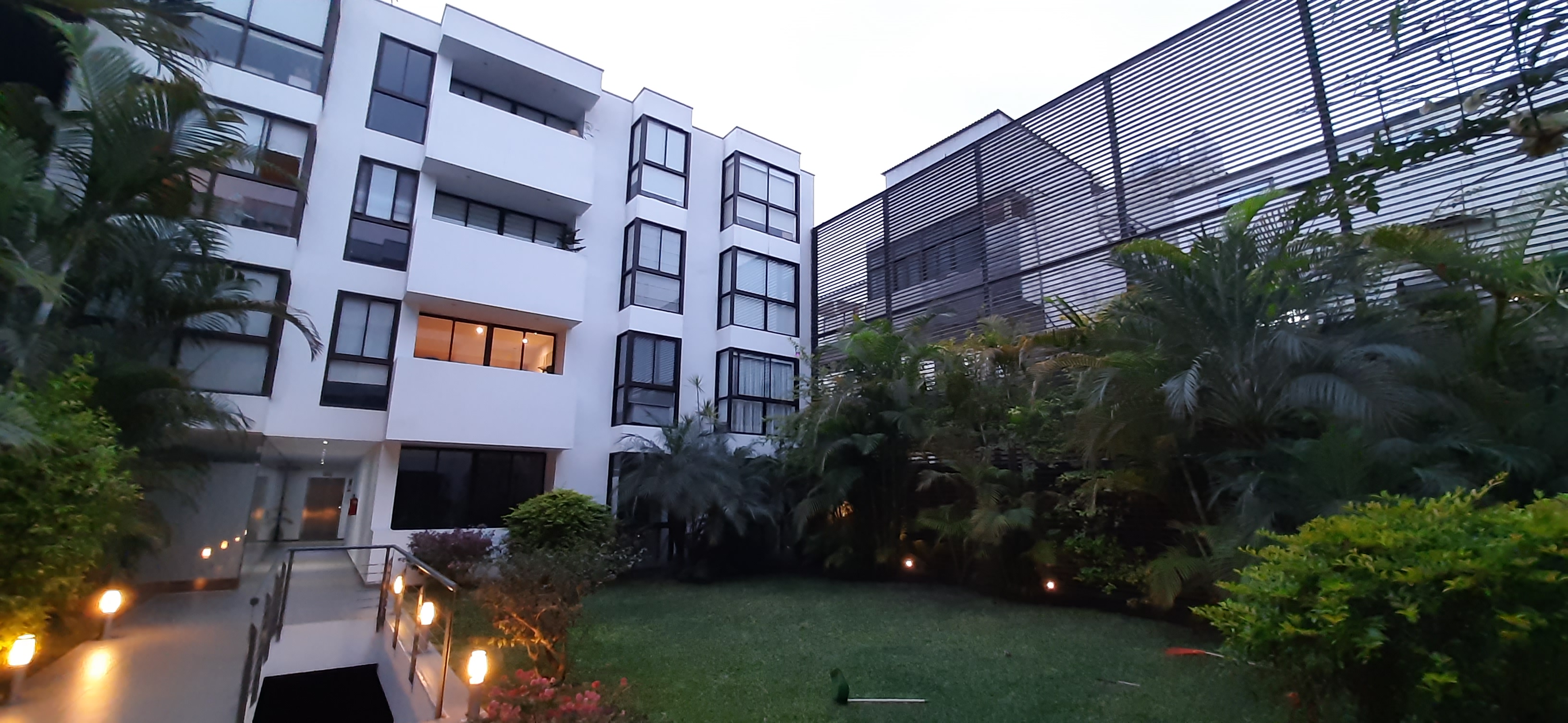 Estupendo Departamento en Barranco a una Cuadra del Malecón y la Plaza principal. 