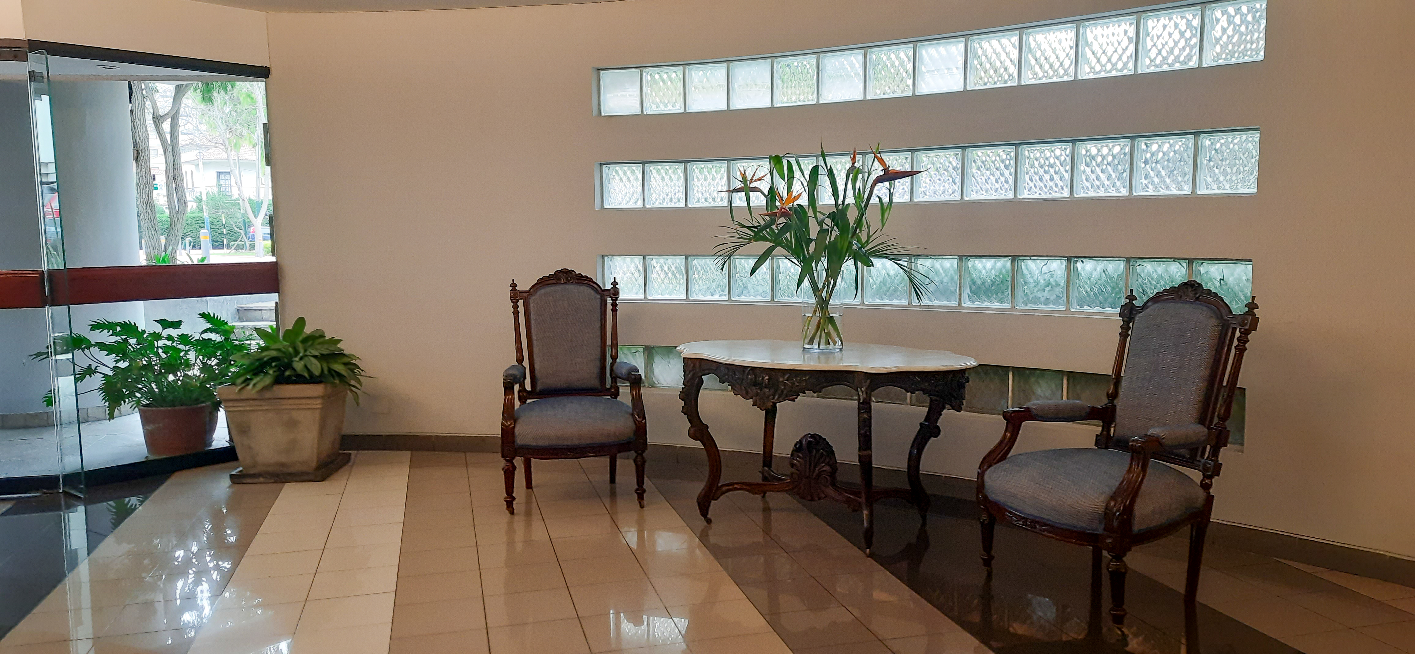En Venta Departamento dúplex tipo casa en Zona de Embajadas San Isidro - Parque Boza