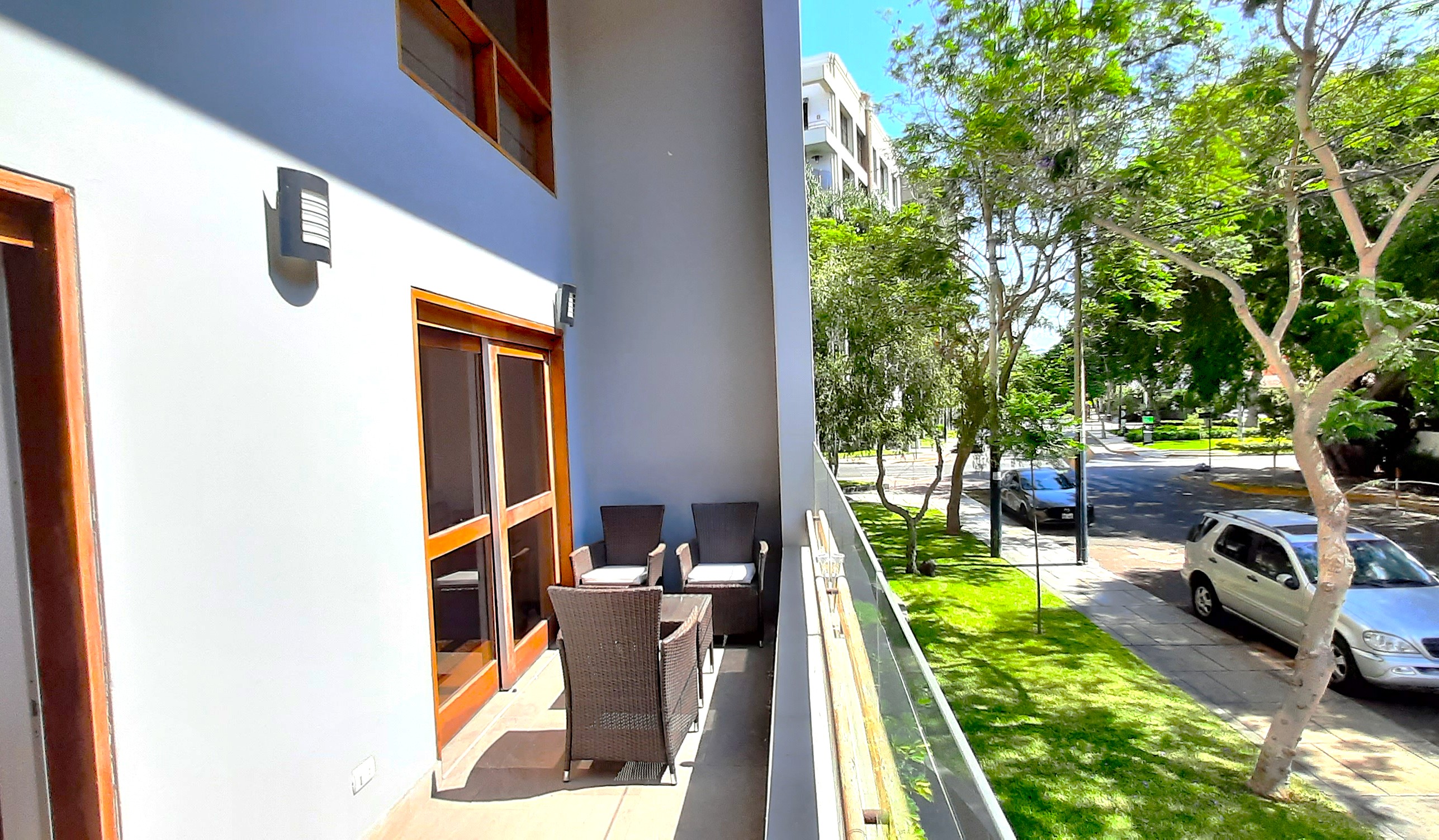 En Venta Departamento dúplex tipo casa en Zona de Embajadas San Isidro - Parque Boza