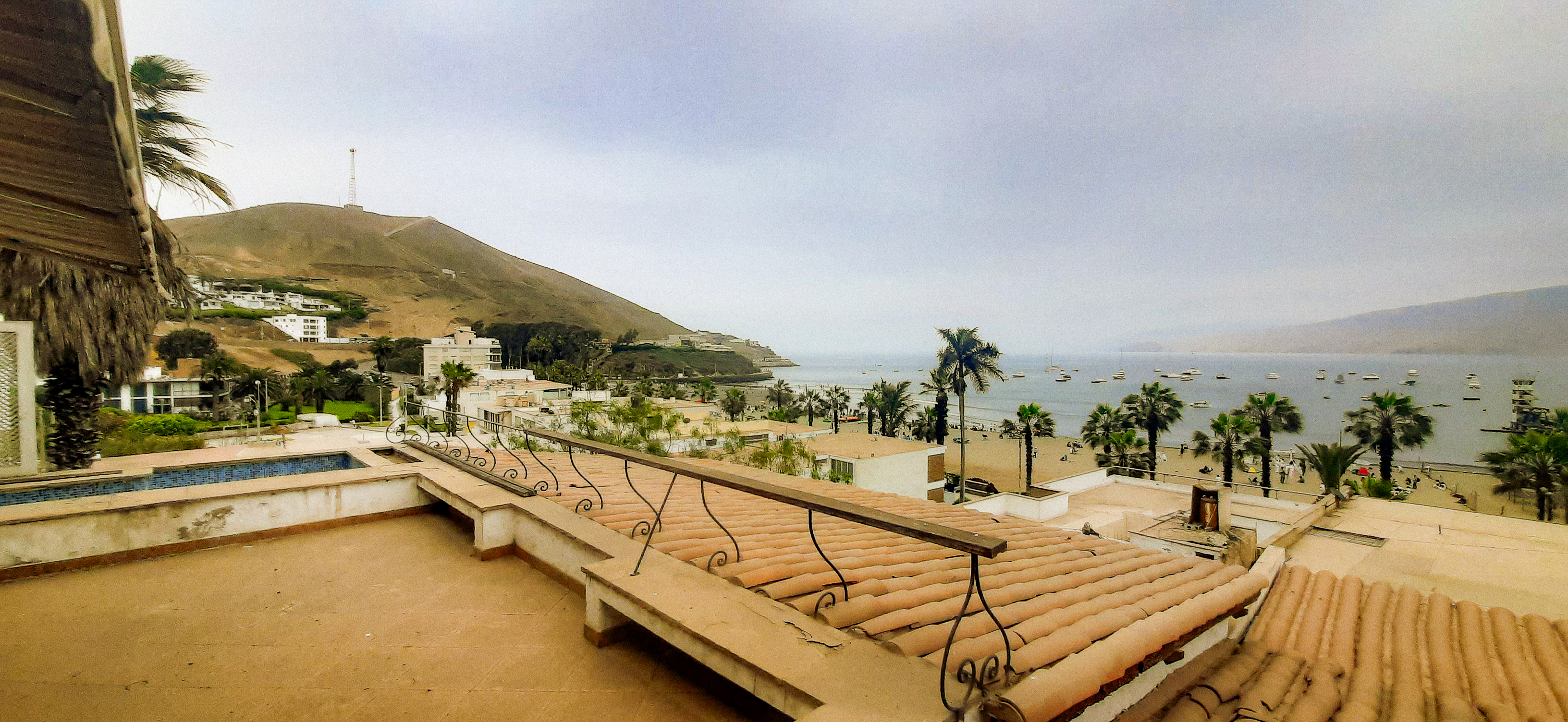 En Venta Casa Próxima al Yatch Club de Ancón. Terraza con vistas dominantes a la Bahía.