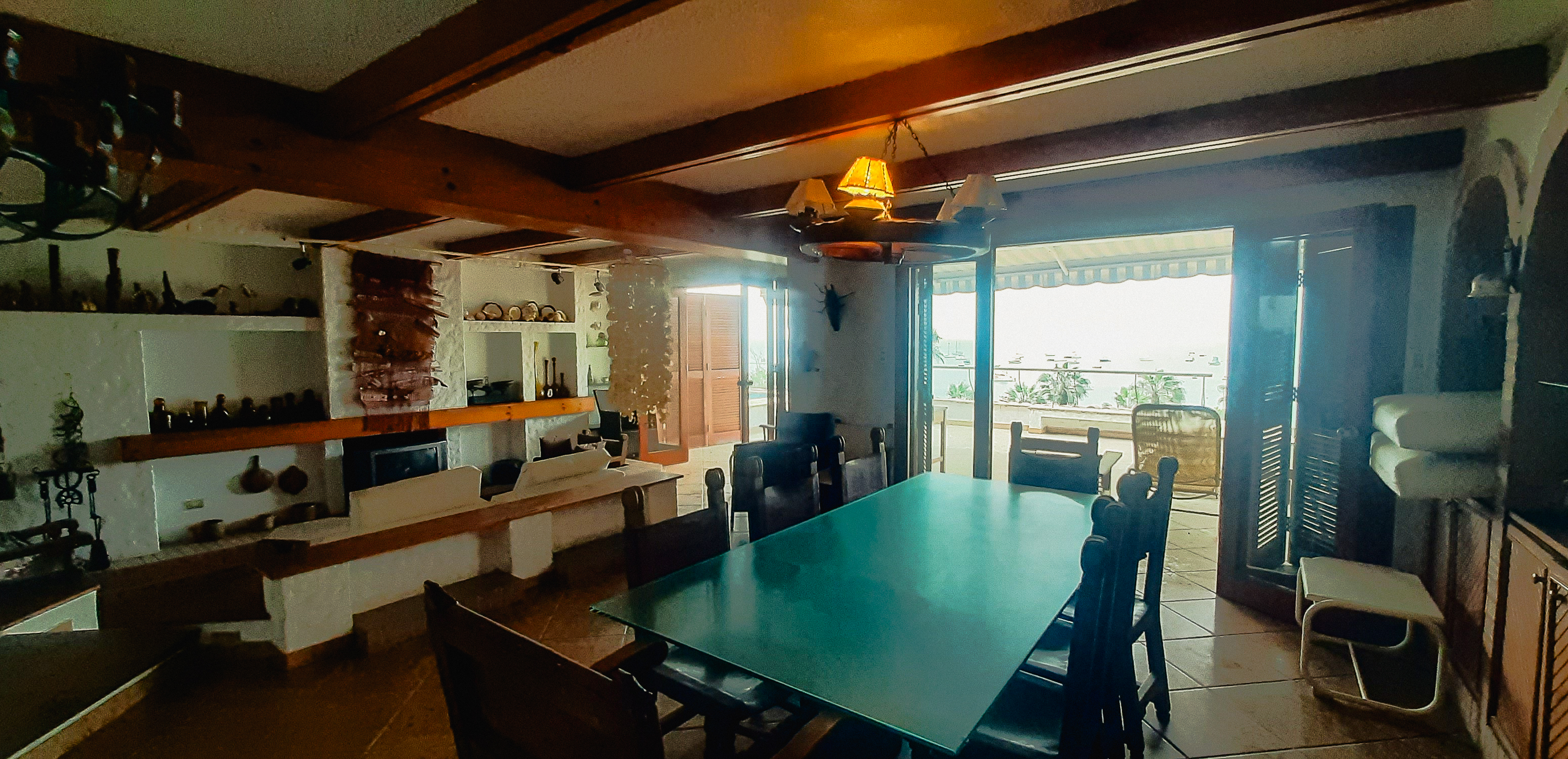 En Venta Casa Próxima al Yatch Club de Ancón. Terraza con vistas dominantes a la Bahía.