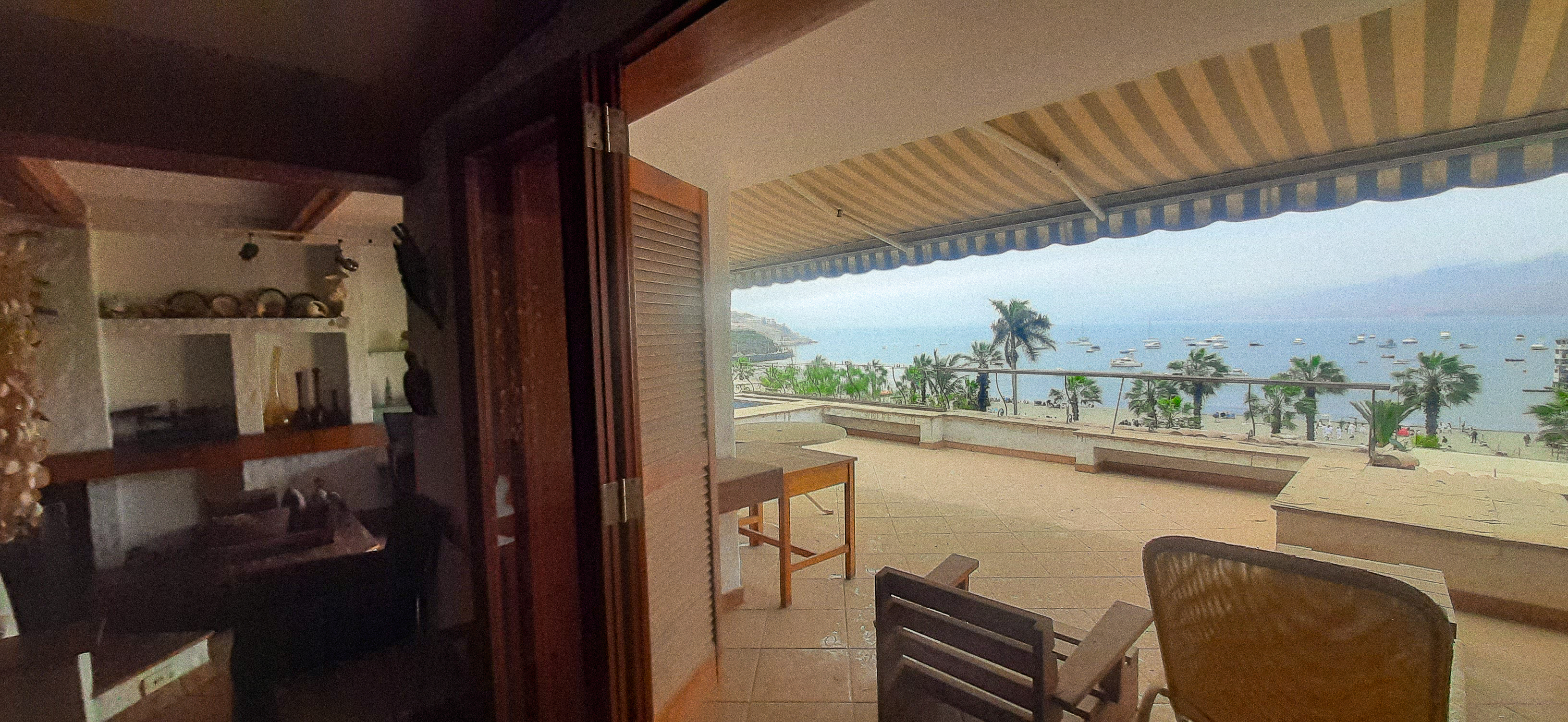 En Venta Casa Próxima al Yatch Club de Ancón. Terraza con vistas dominantes a la Bahía.