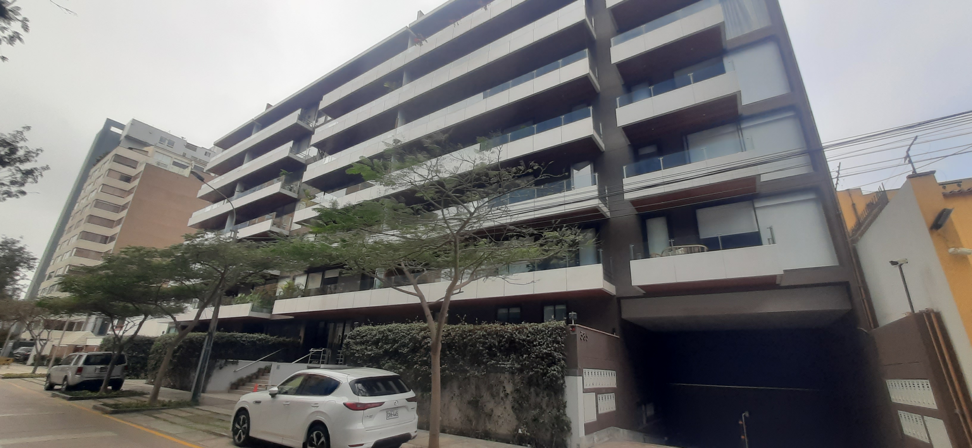 Se Vende Exclusivo departamento en Los Sauces San Isidro 03 Dormitorios Impecable