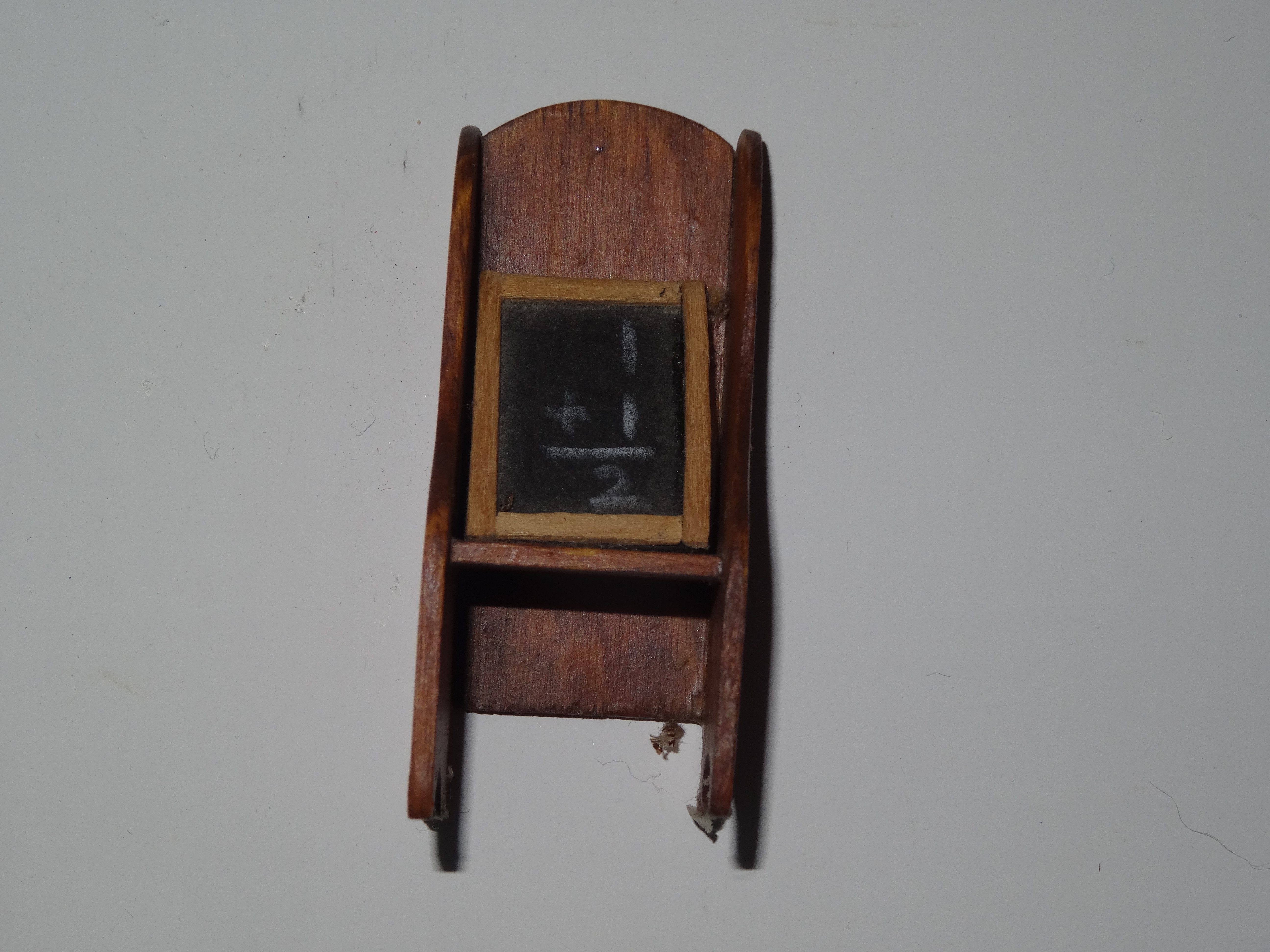Child's schoolroom seat