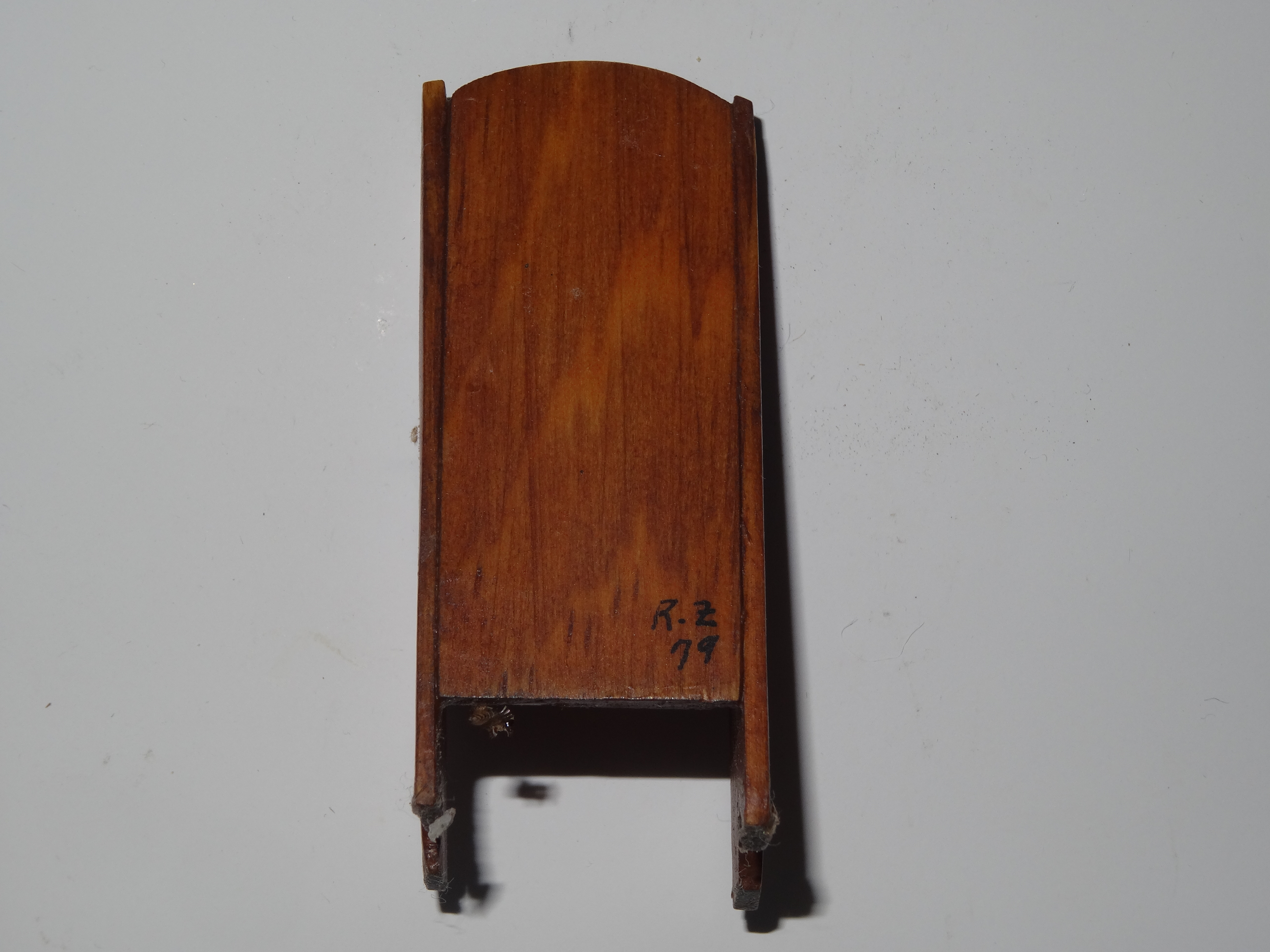 Child's schoolroom seat