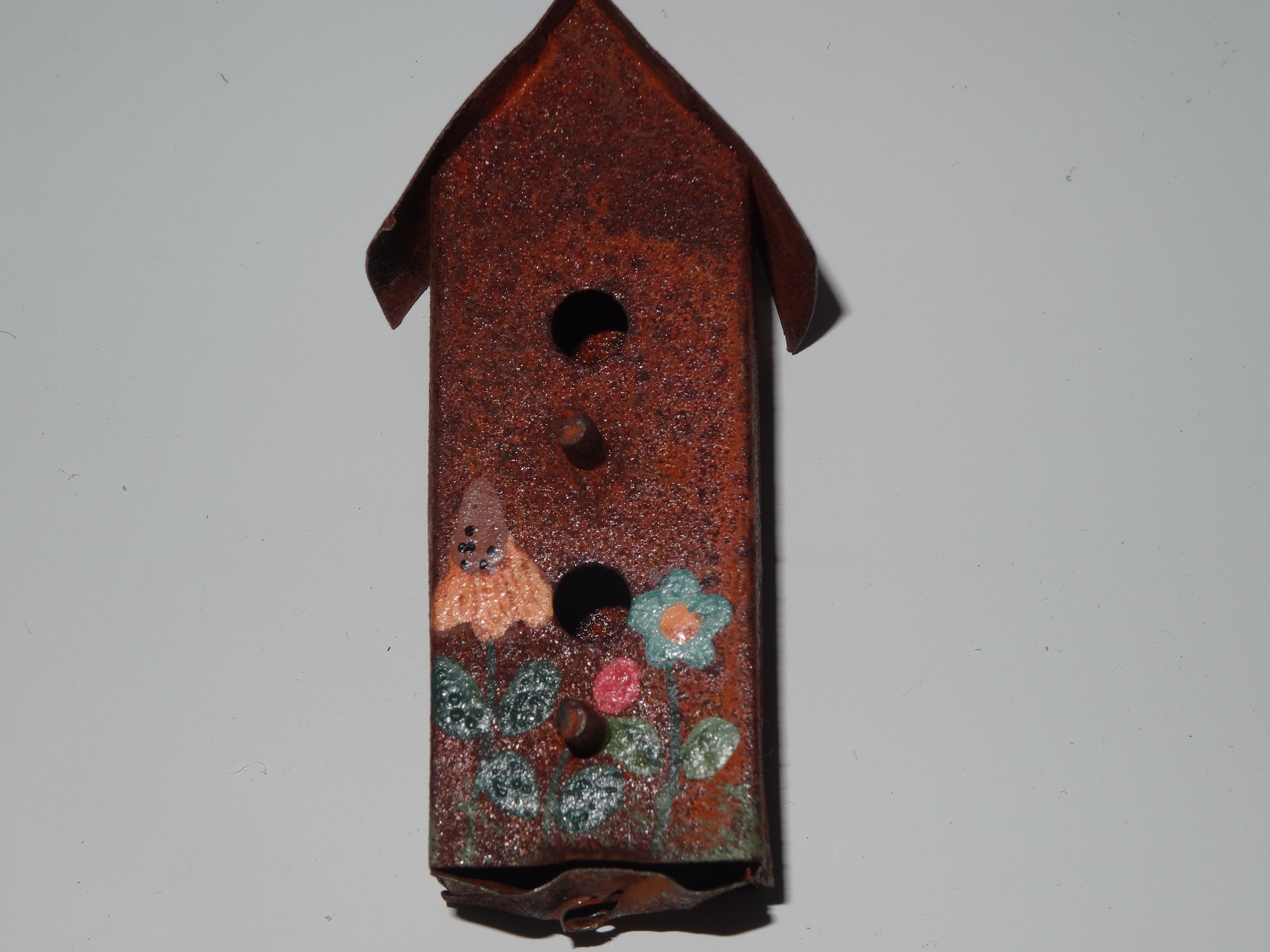 Metal bird house
