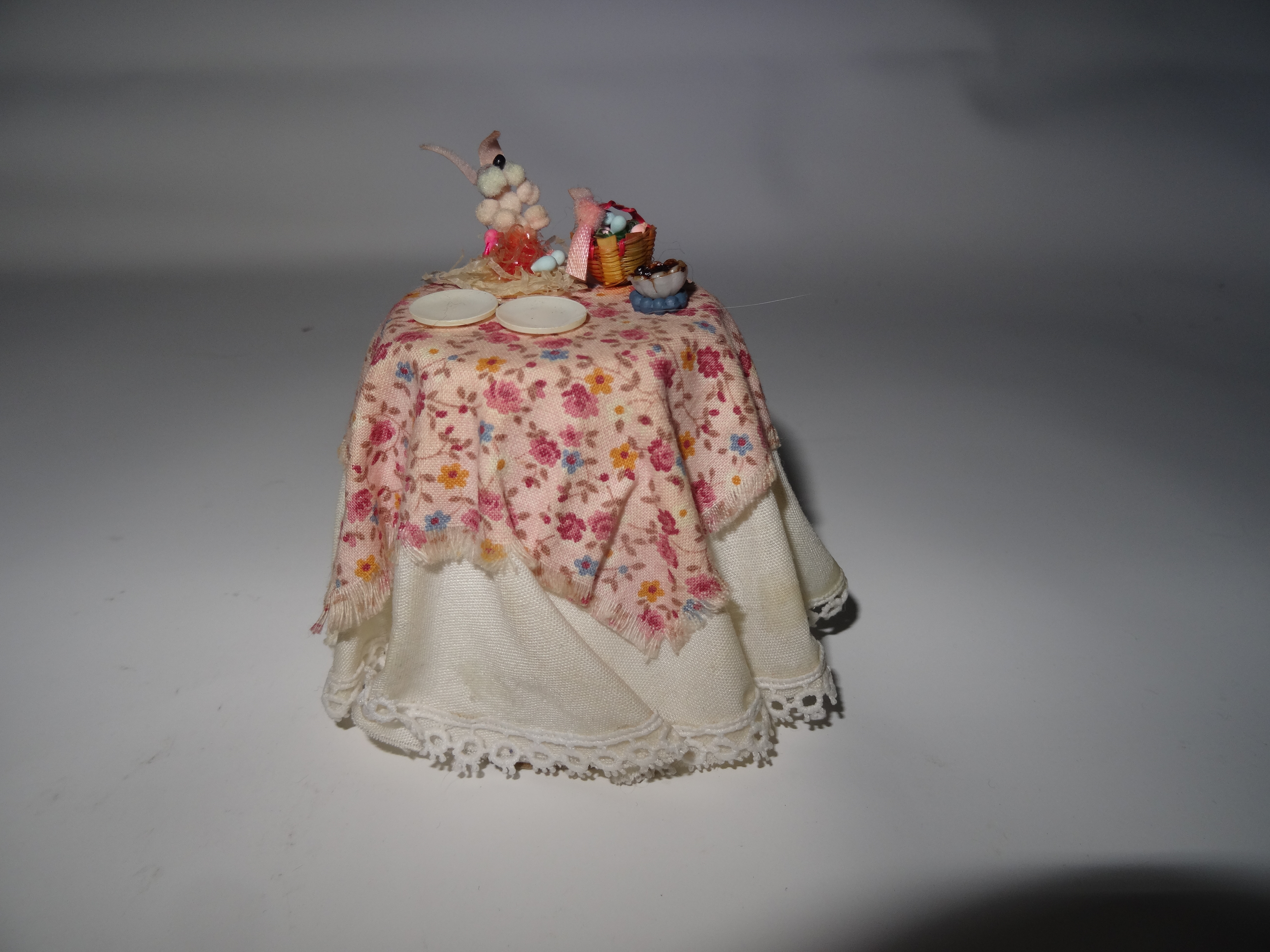 Table with Easter decorations