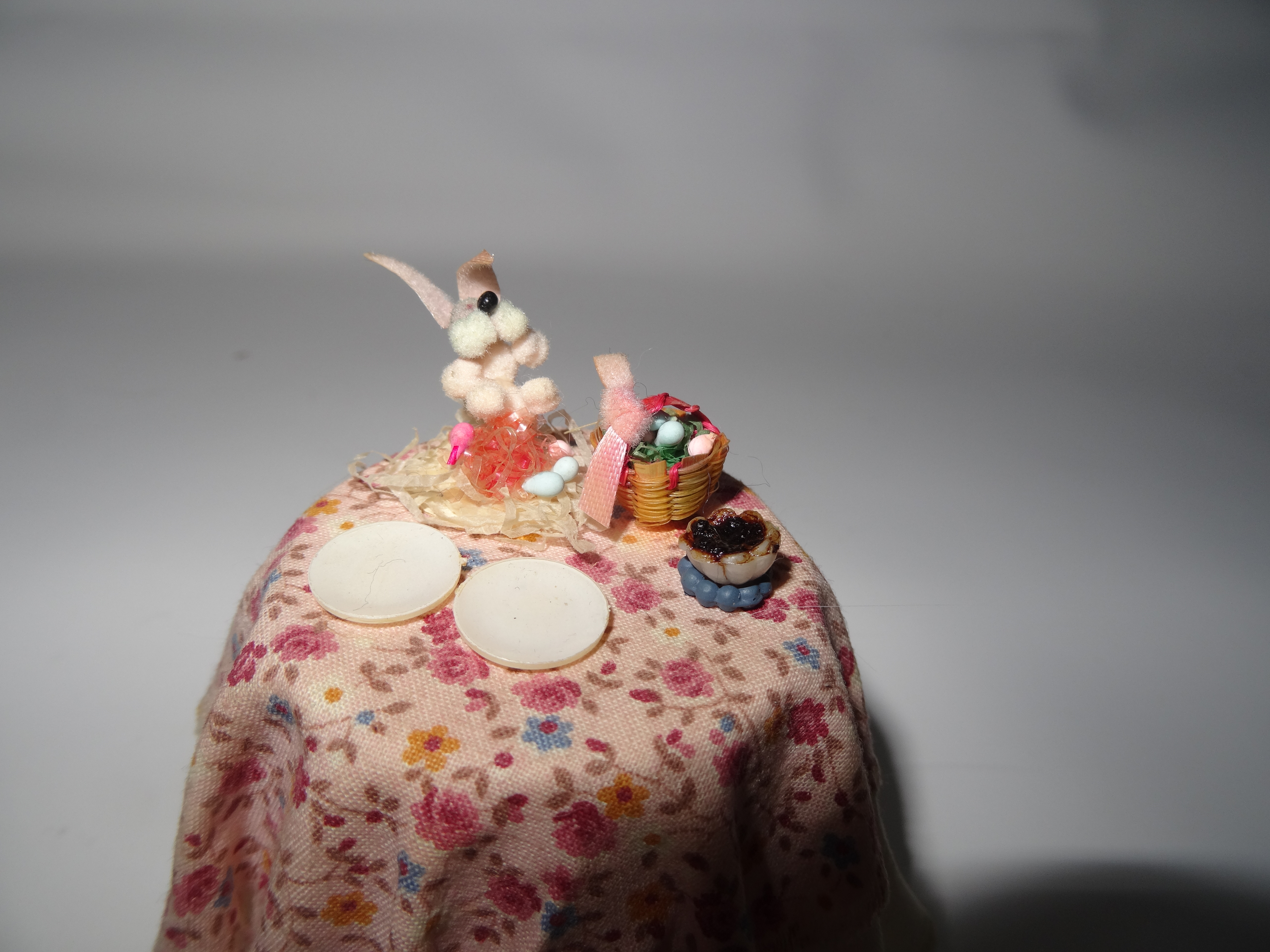 Table with Easter decorations