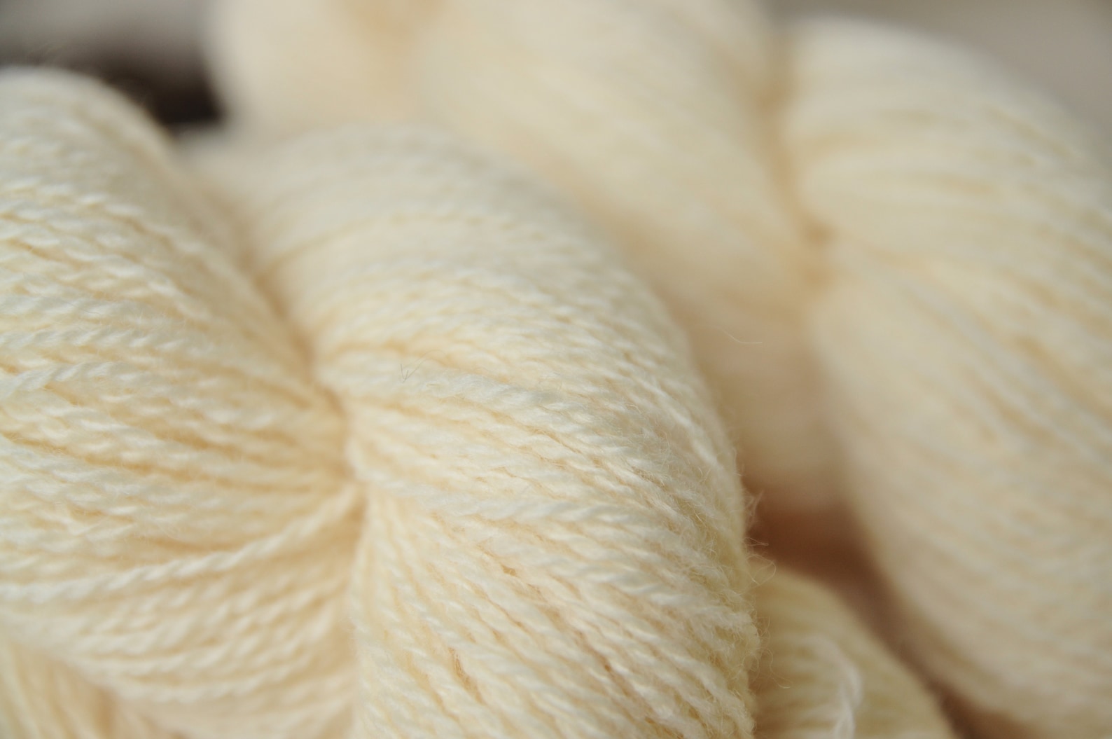 Undyed white wool yarn