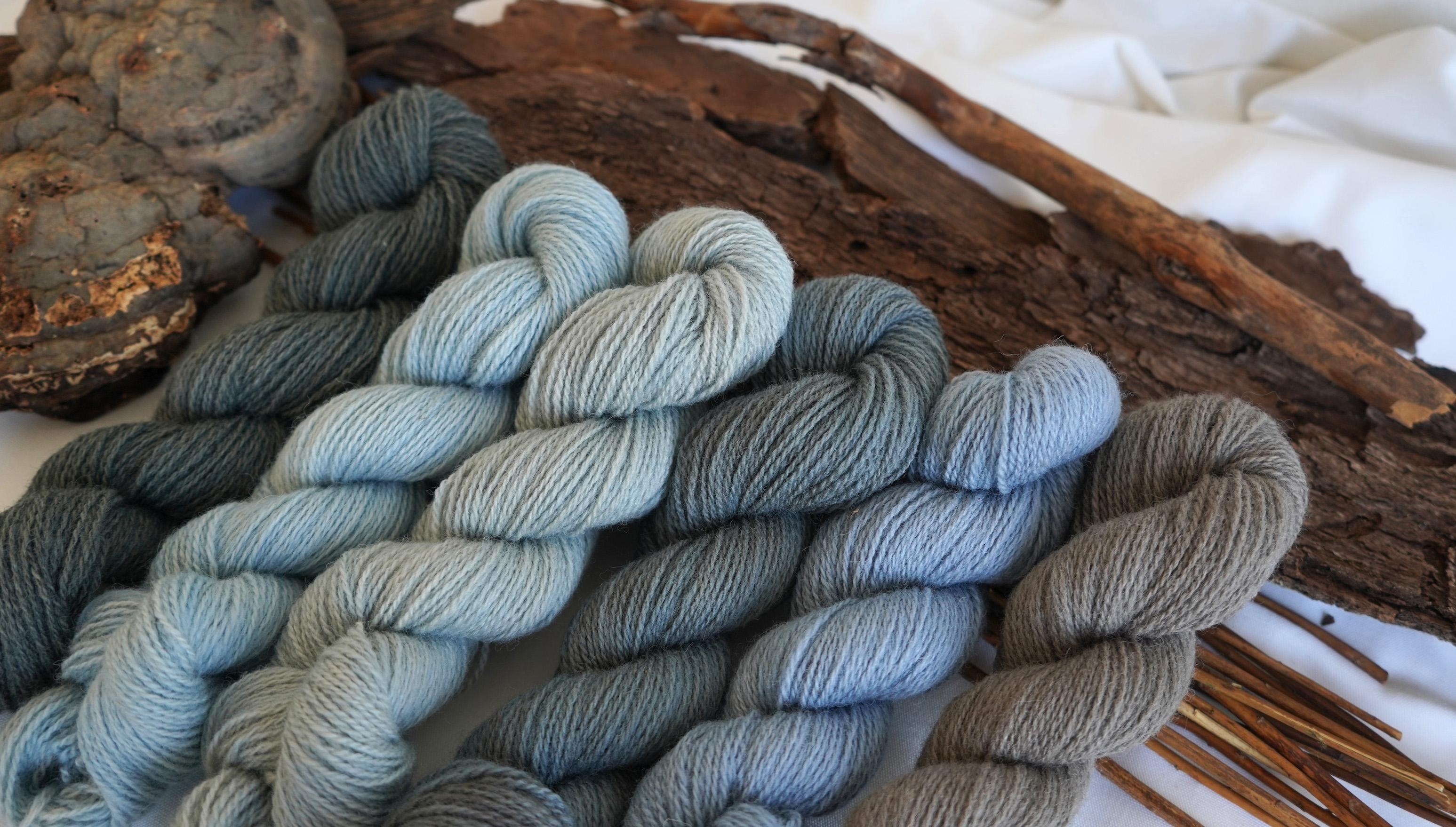 Woad dyed wool yarn pack "Morning blue", 300 g