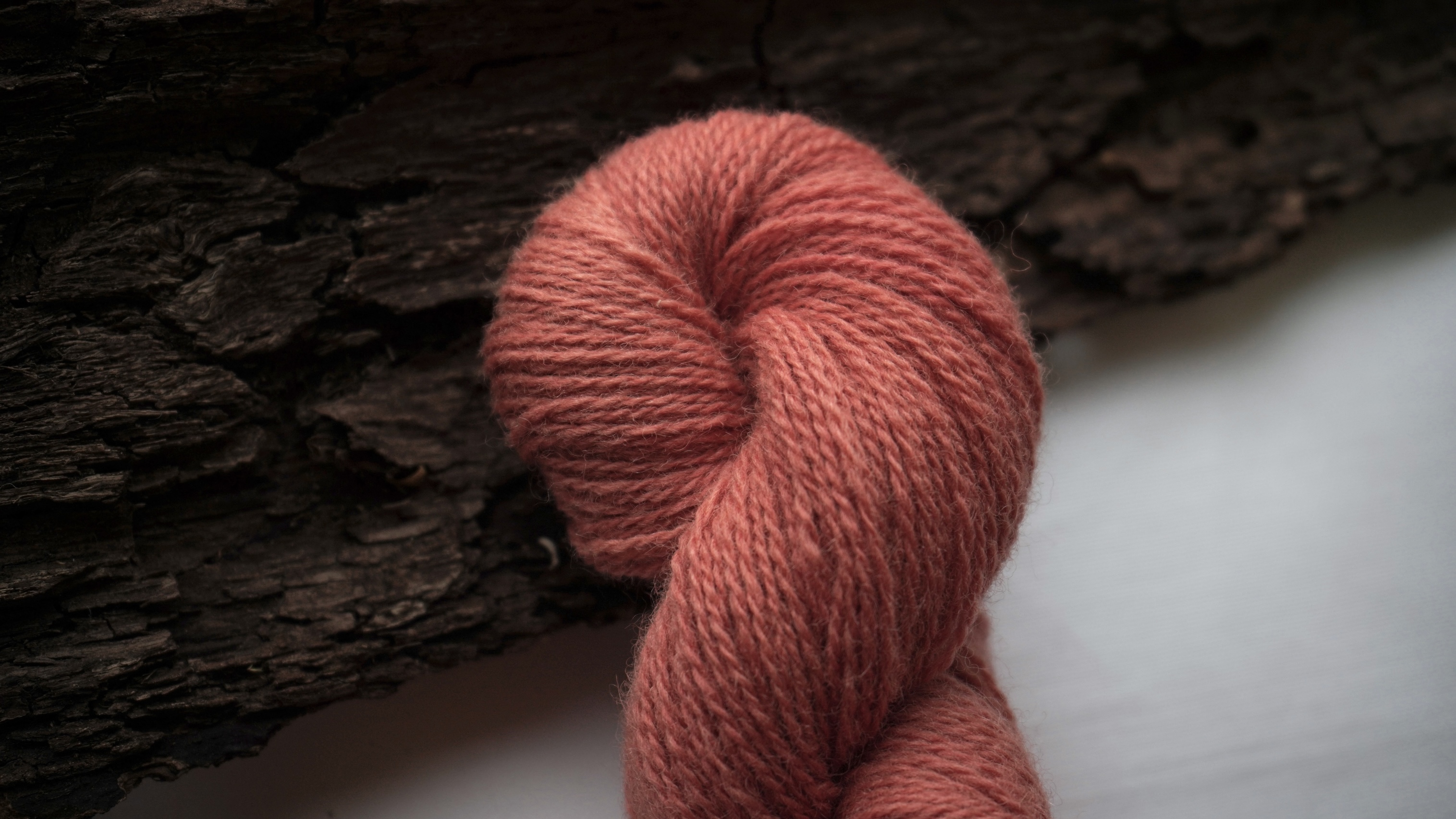 Botanically dyed wool yarn "Coral", 50 g