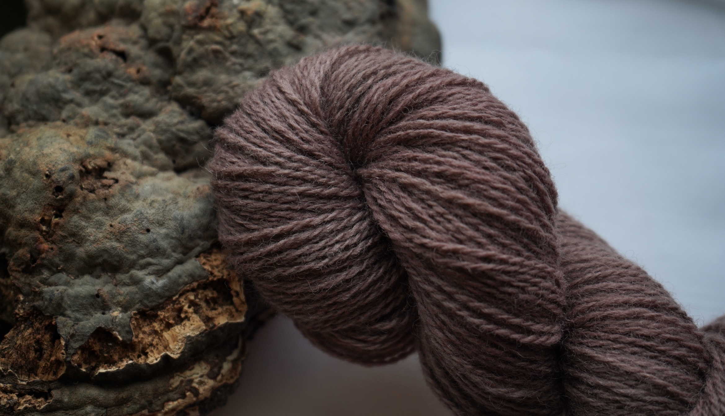 Plant dyed variegated wool yarn "Twilight mauve", 50 g 