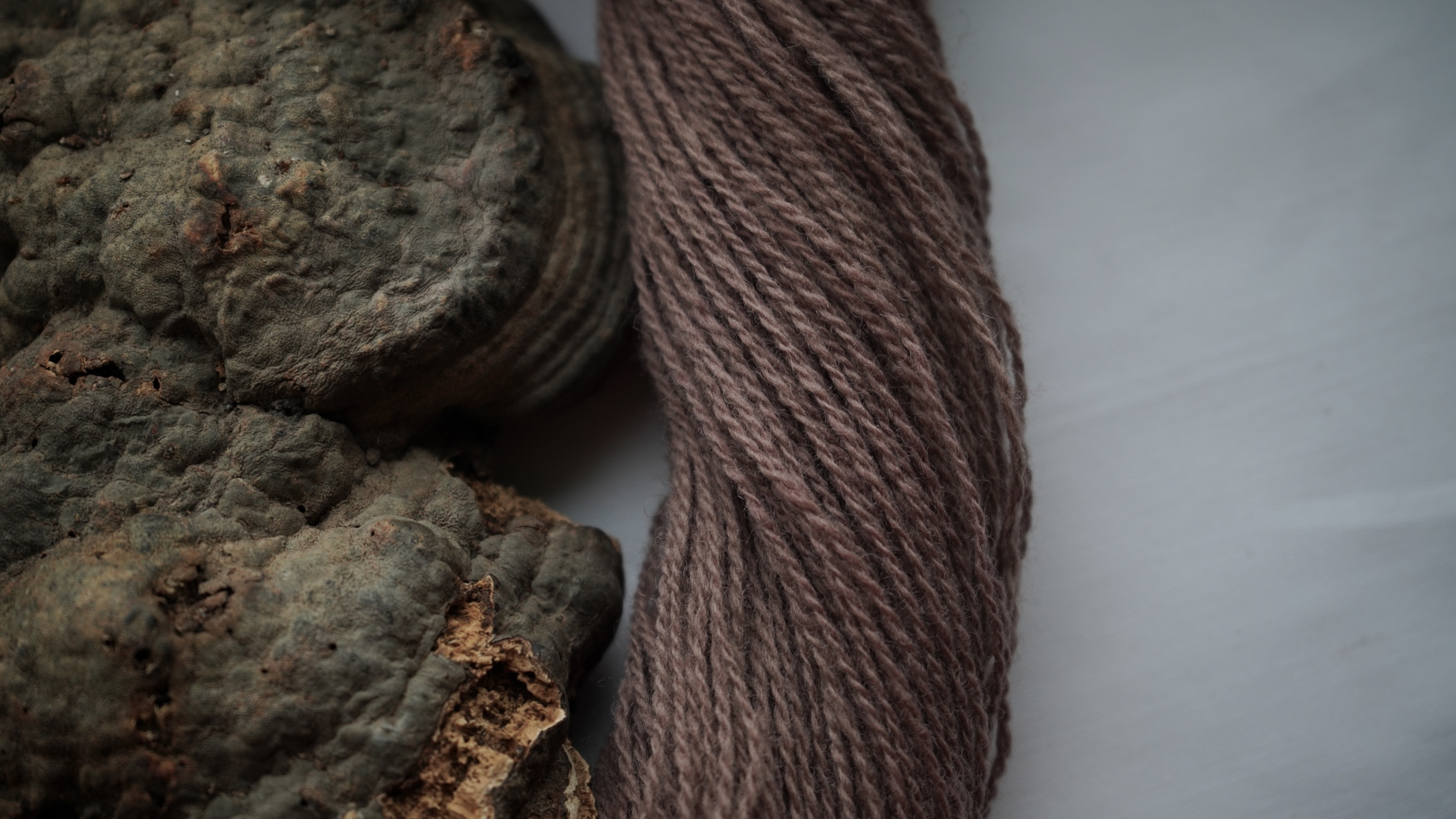 Plant dyed variegated wool yarn "Twilight mauve", 50 g 