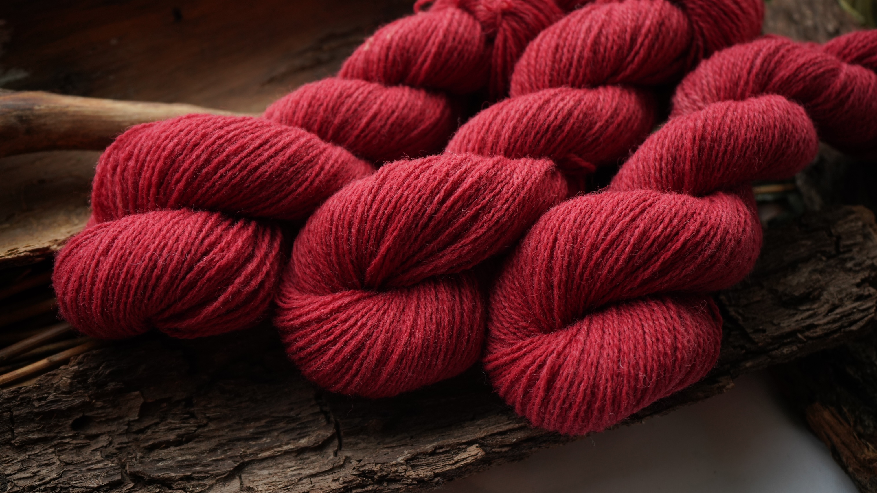 Plant dyed wool yarn "Savy red", 50 g