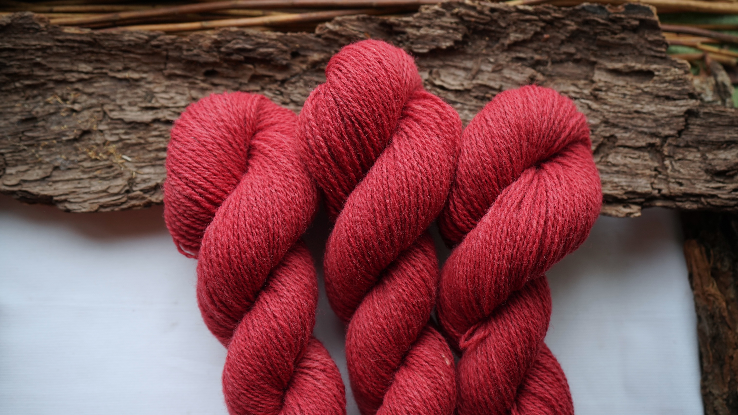Plant dyed wool yarn "Winterberry red", 50 g