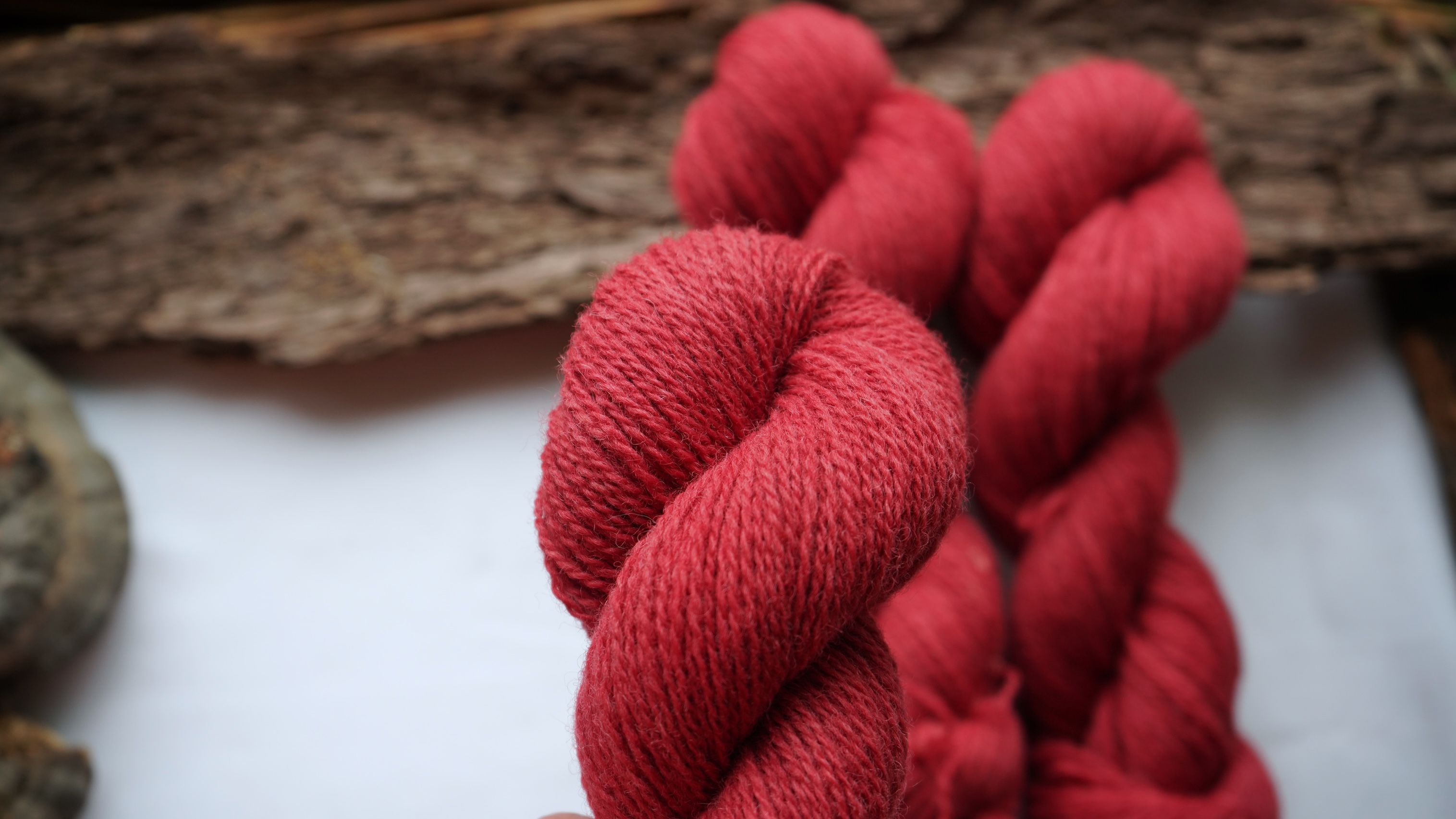 Plant dyed wool yarn "Winterberry red", 50 g