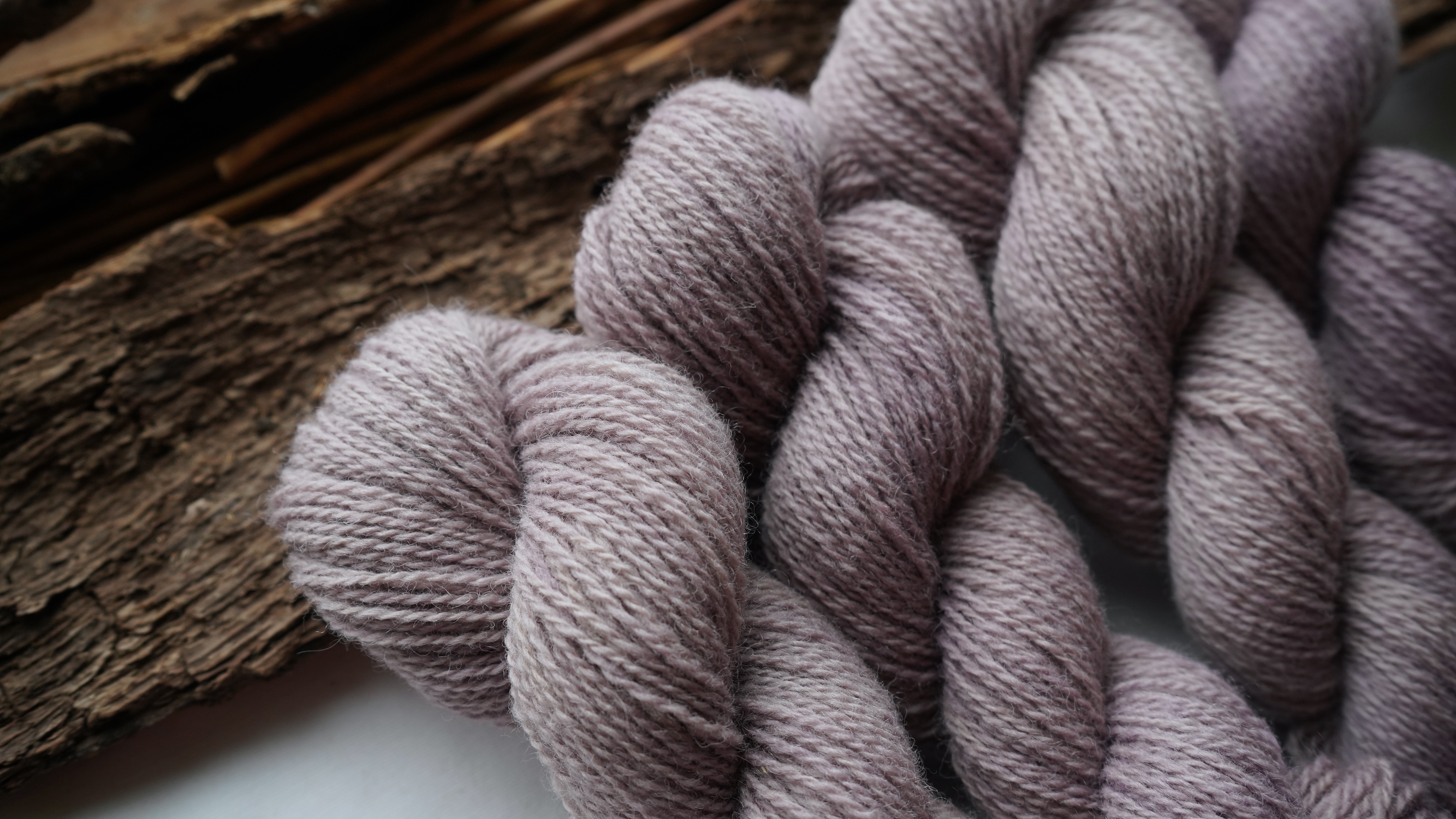 Plant dyed wool yarn "Variegated lavender", 50 g