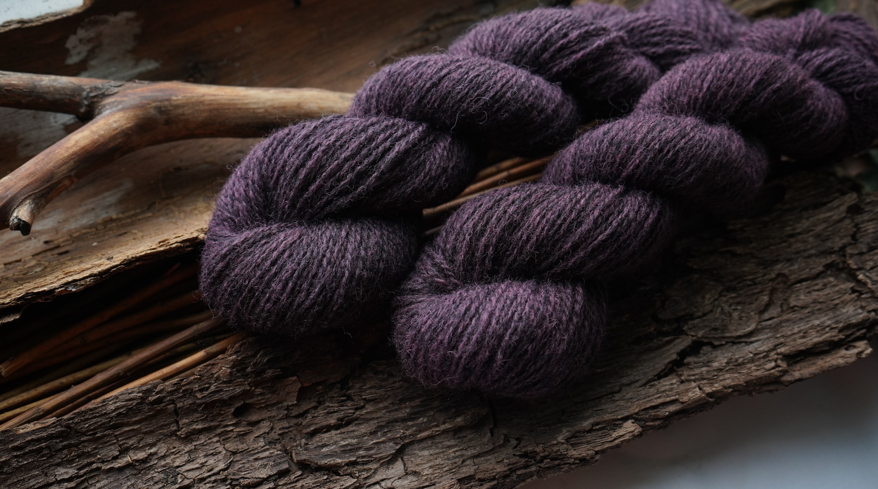 Naturally dyed wool yarn "Plum violet", 50 g