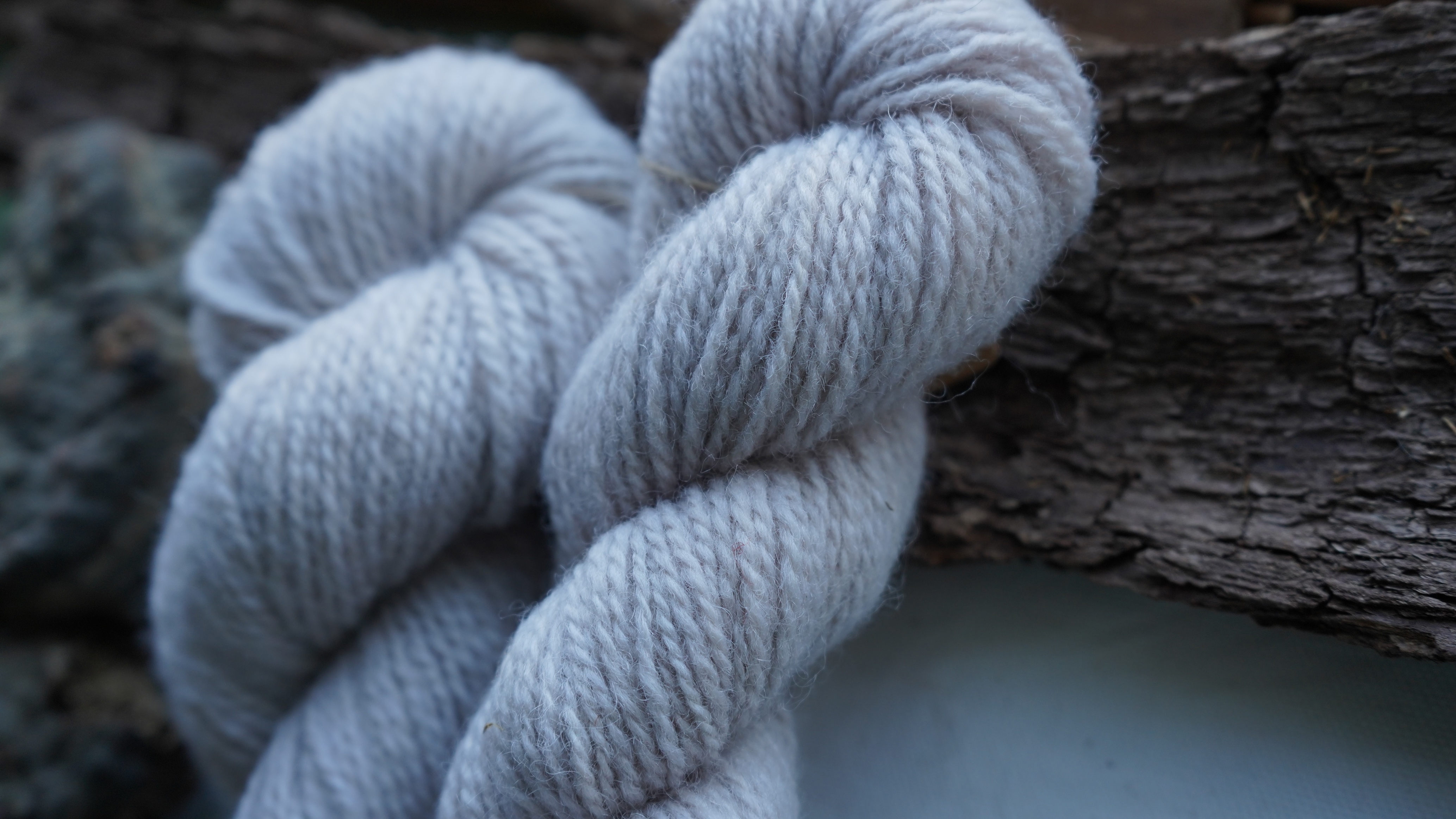 Botanically dyed wool yarn "Pink marble". Wortsted weight