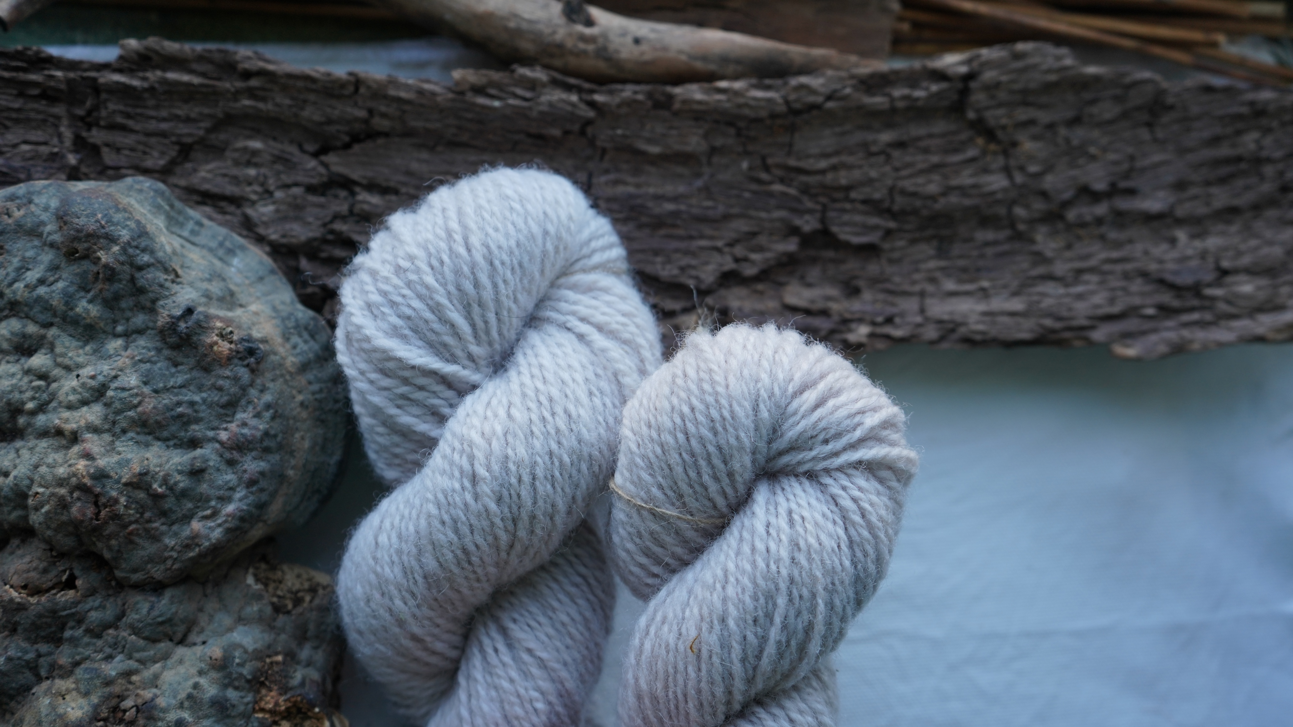 Botanically dyed wool yarn "Pink marble". Wortsted weight