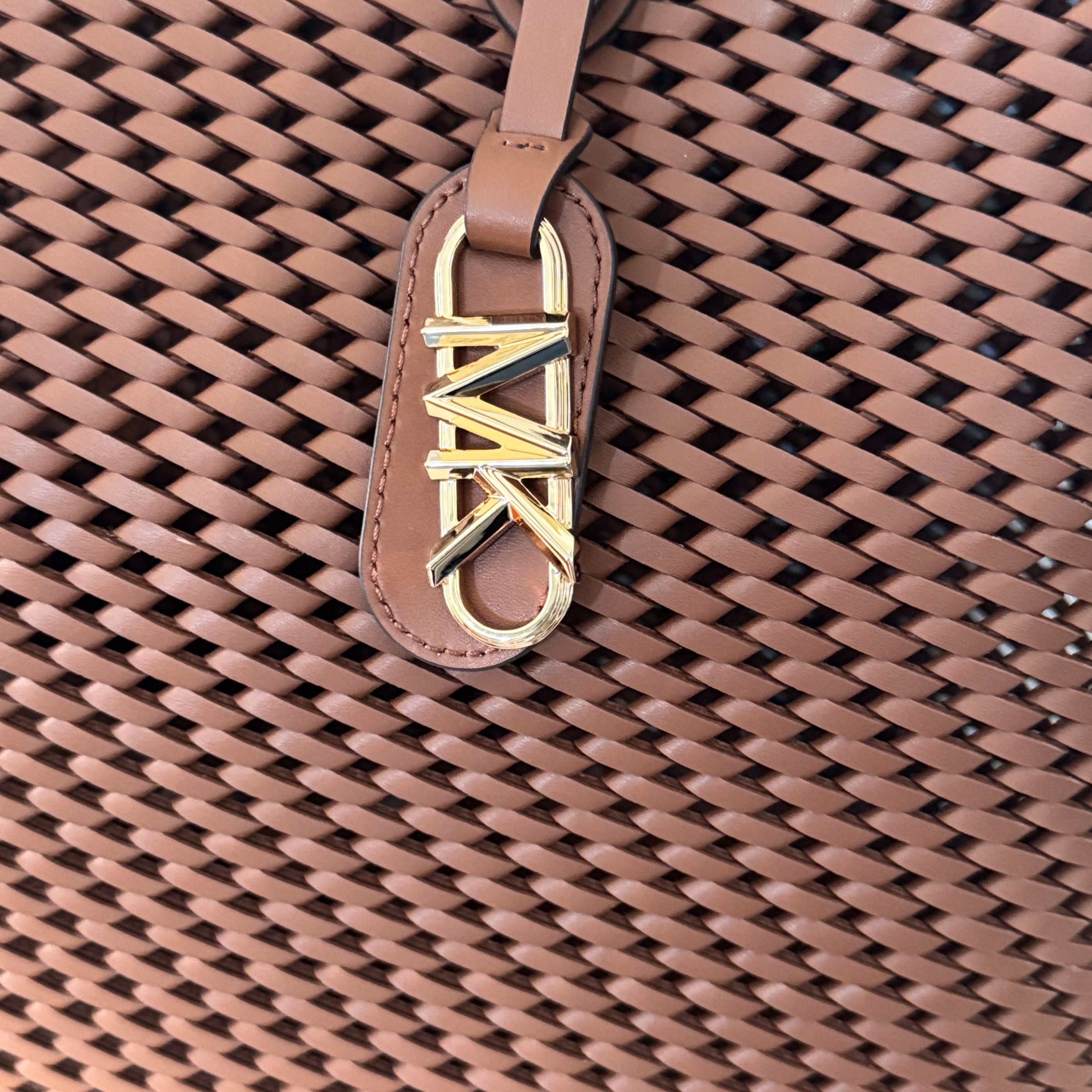 Sac à main Michael Kors en cuir tressé
