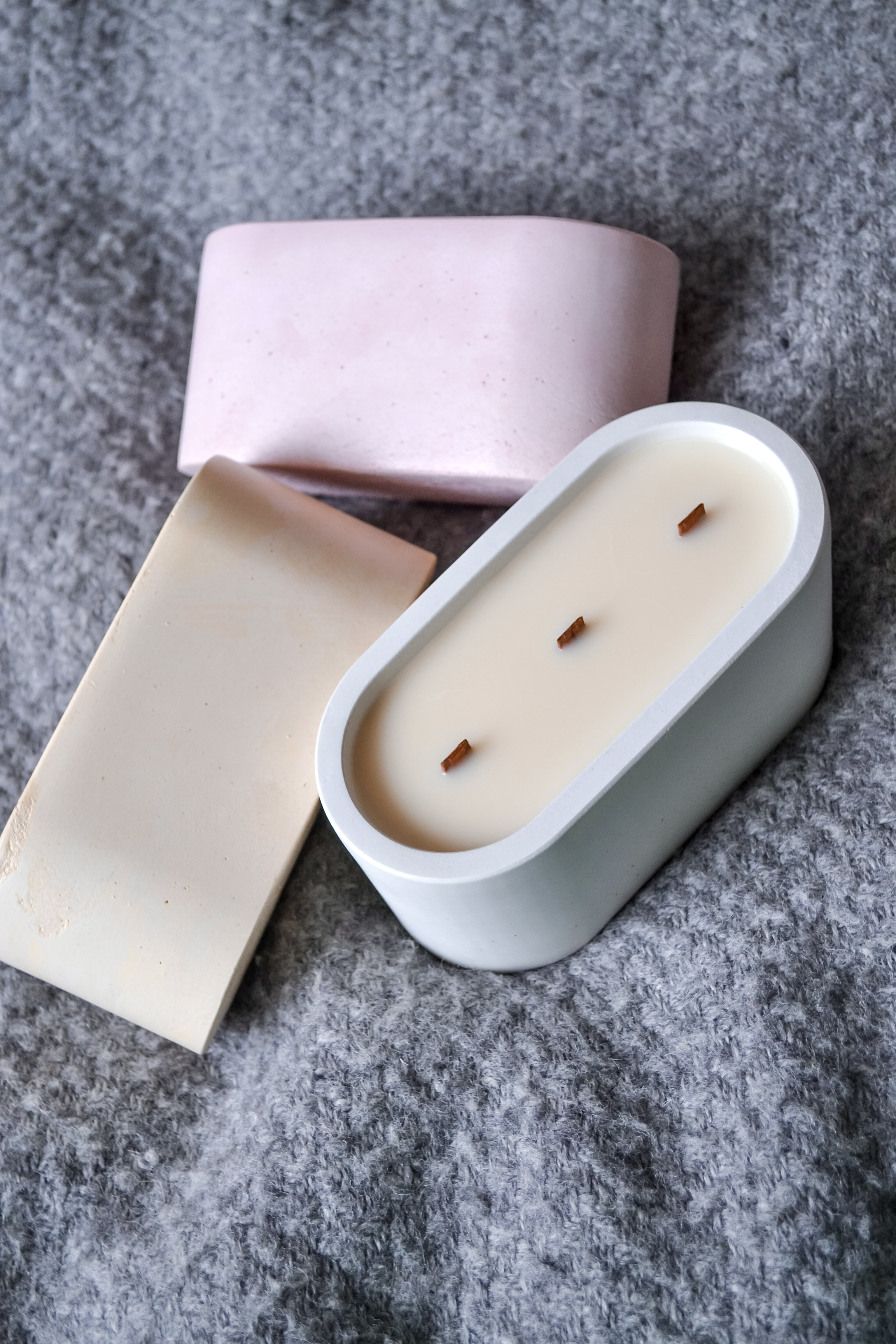 Trijų dagčių betoninė žvakė