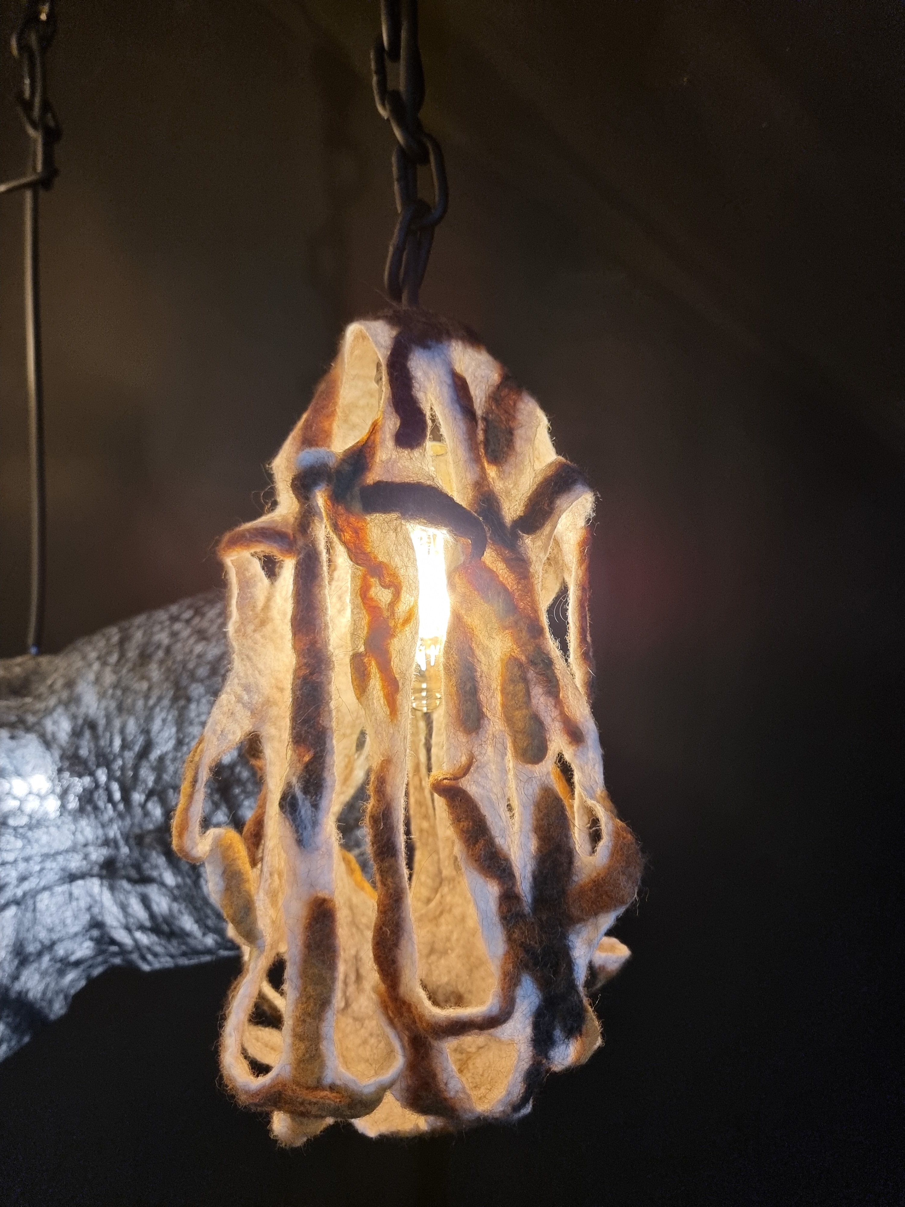 Akar Lonjong Pendant Light