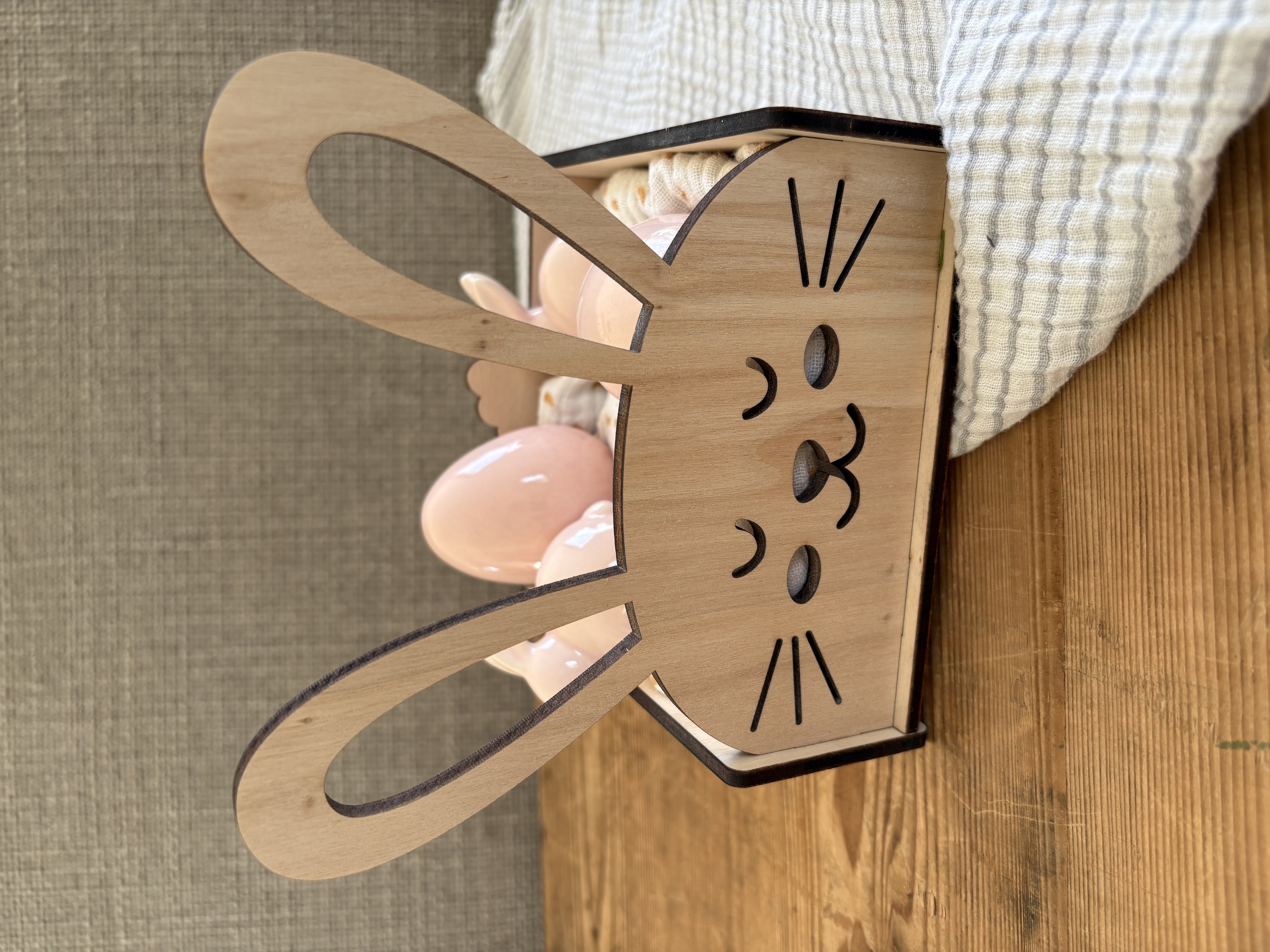 Boîte en bois en forme de lapin