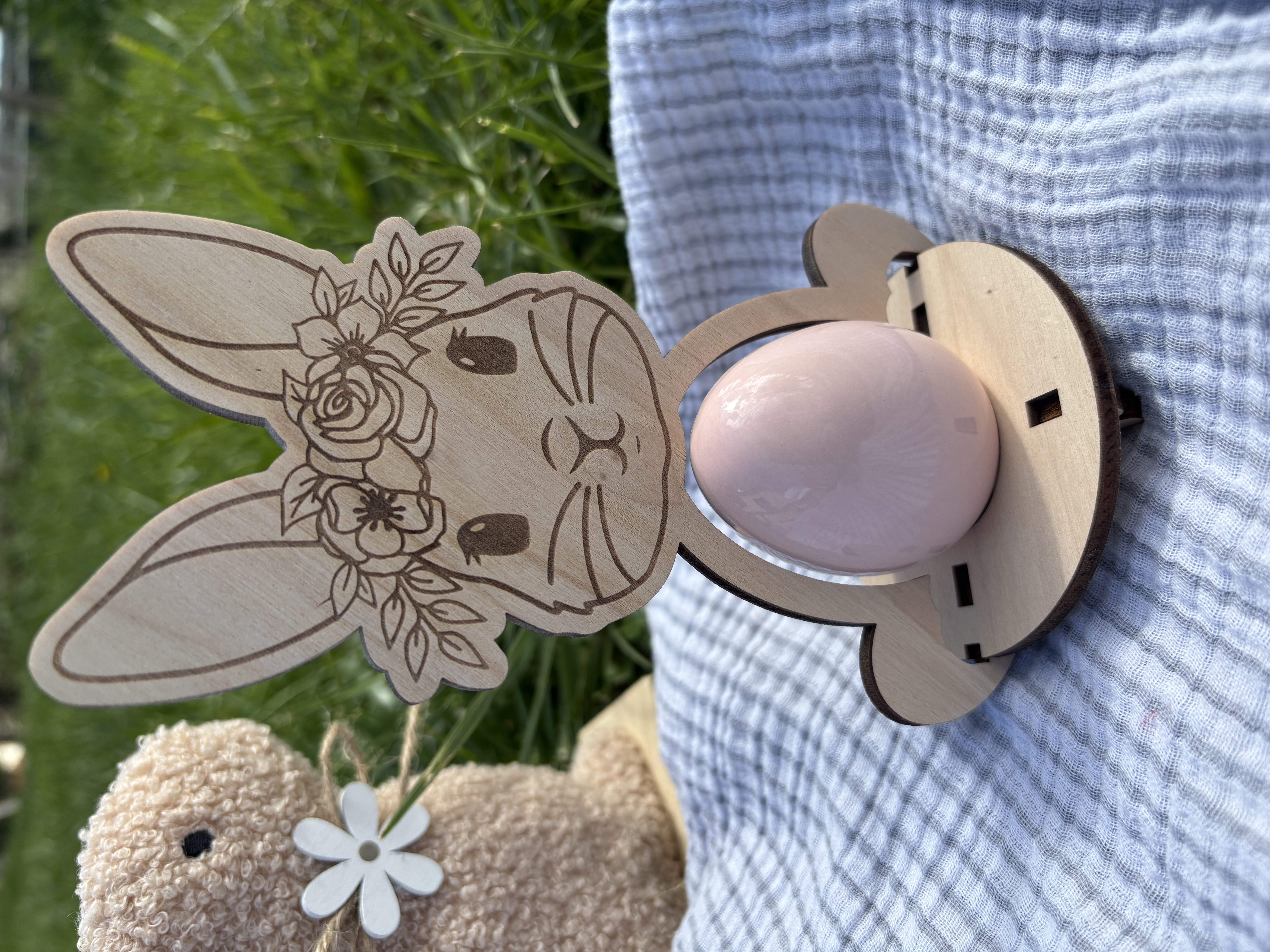 Support en bois pour œuf en chocolat