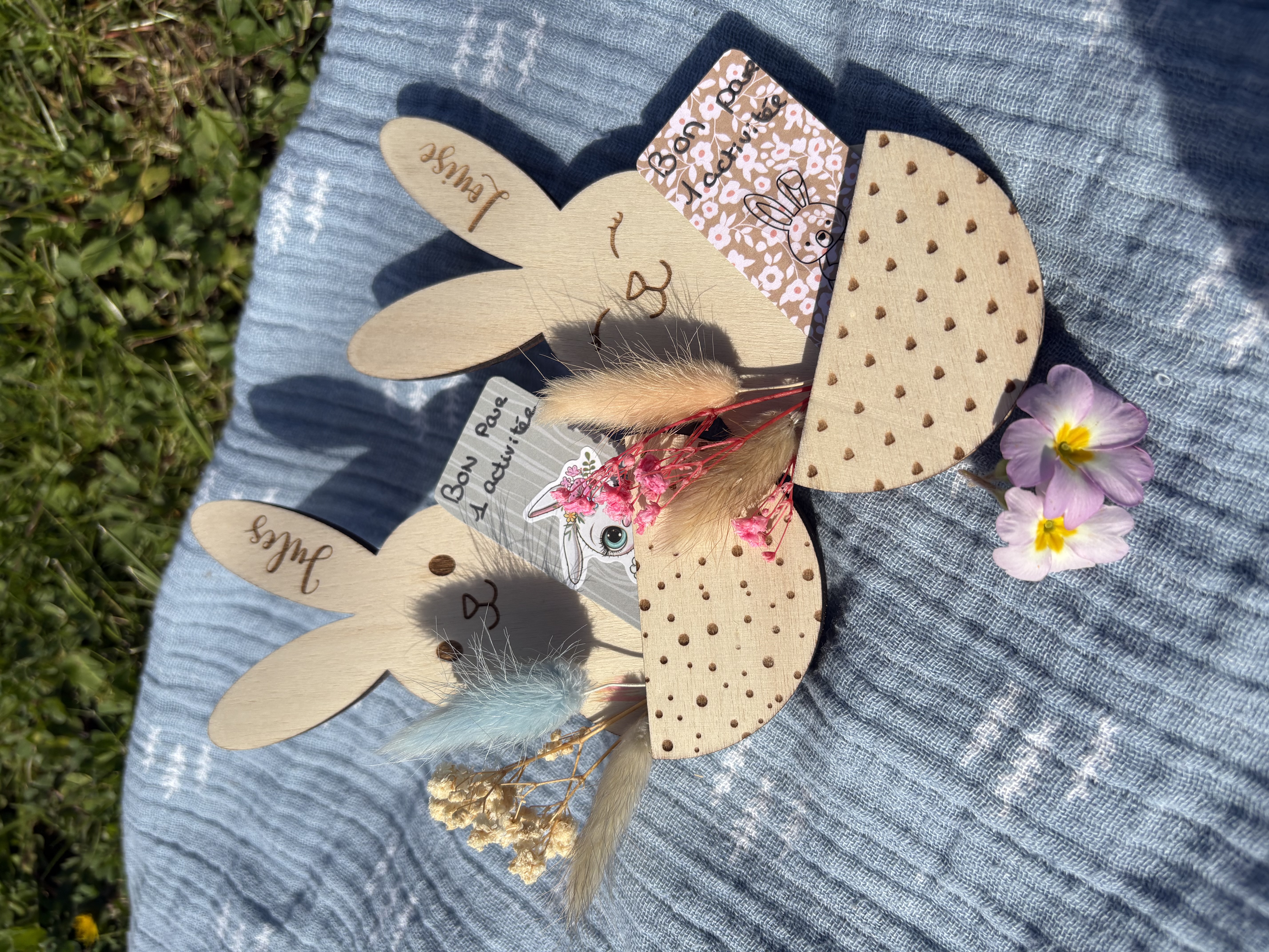 Lapin souvenir personnalisé – petit mot & fleurs séchées