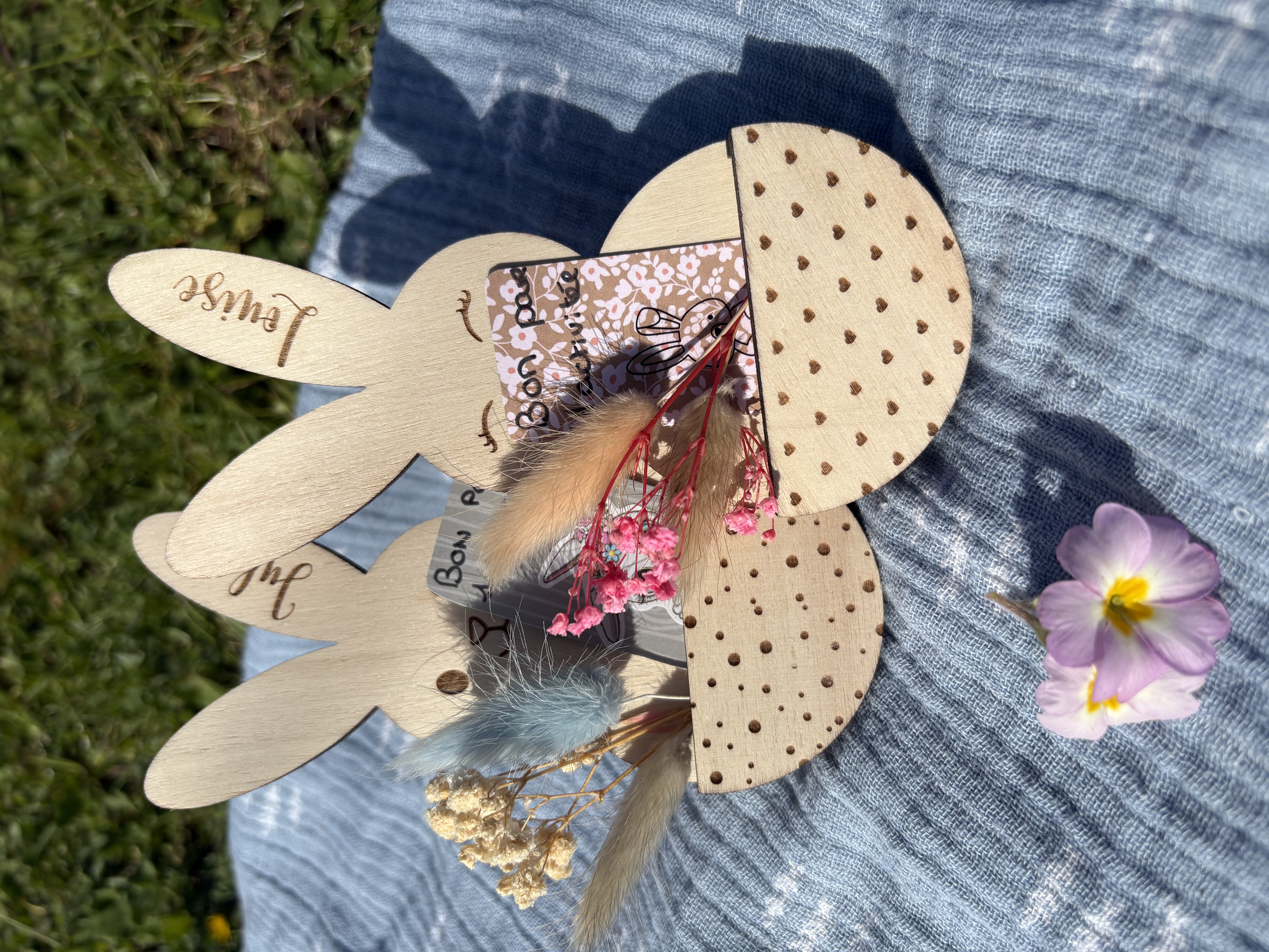 Lapin souvenir personnalisé – petit mot & fleurs séchées