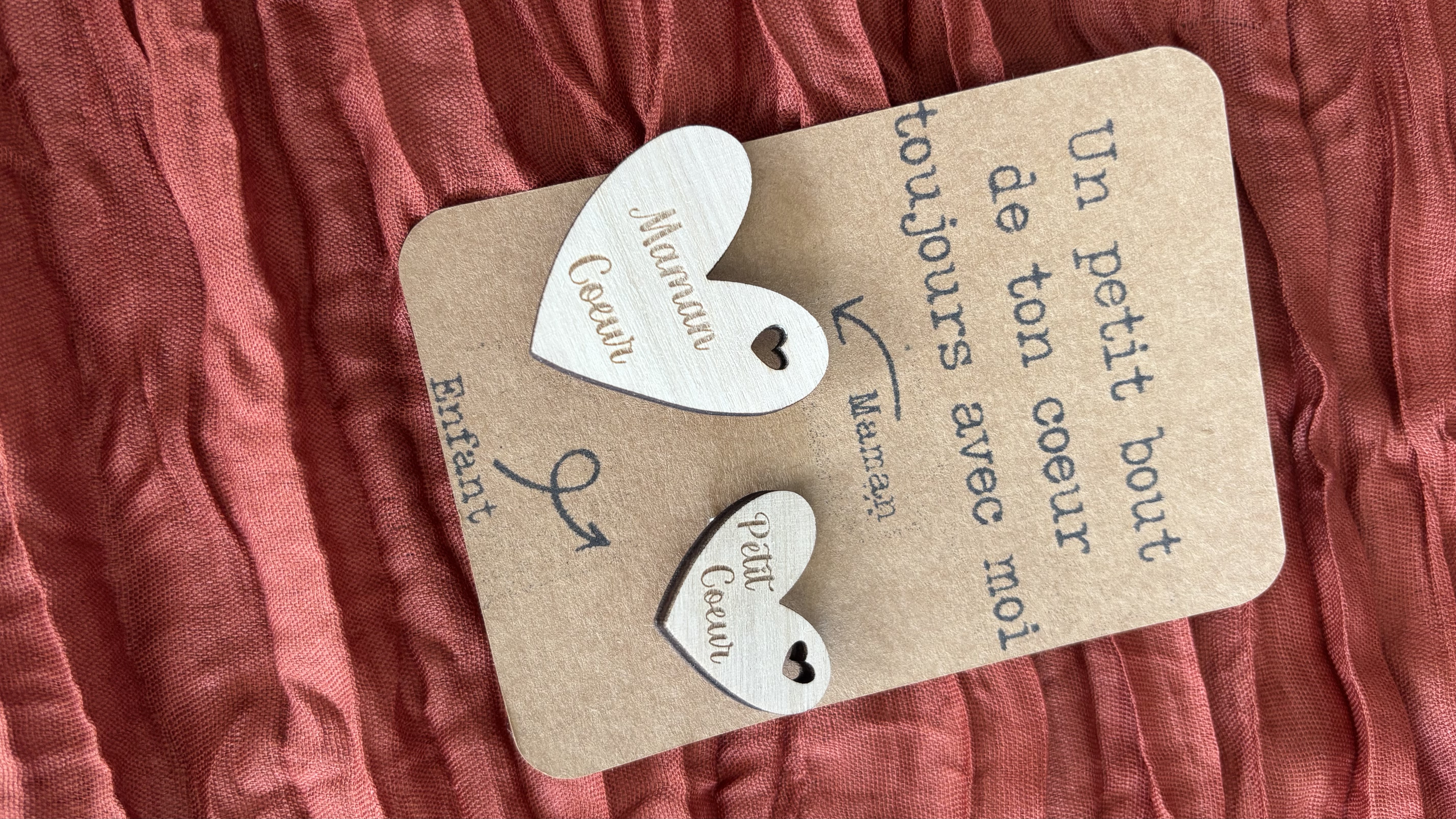 Comme un câlin de poche – Duo de badges maman & enfant
